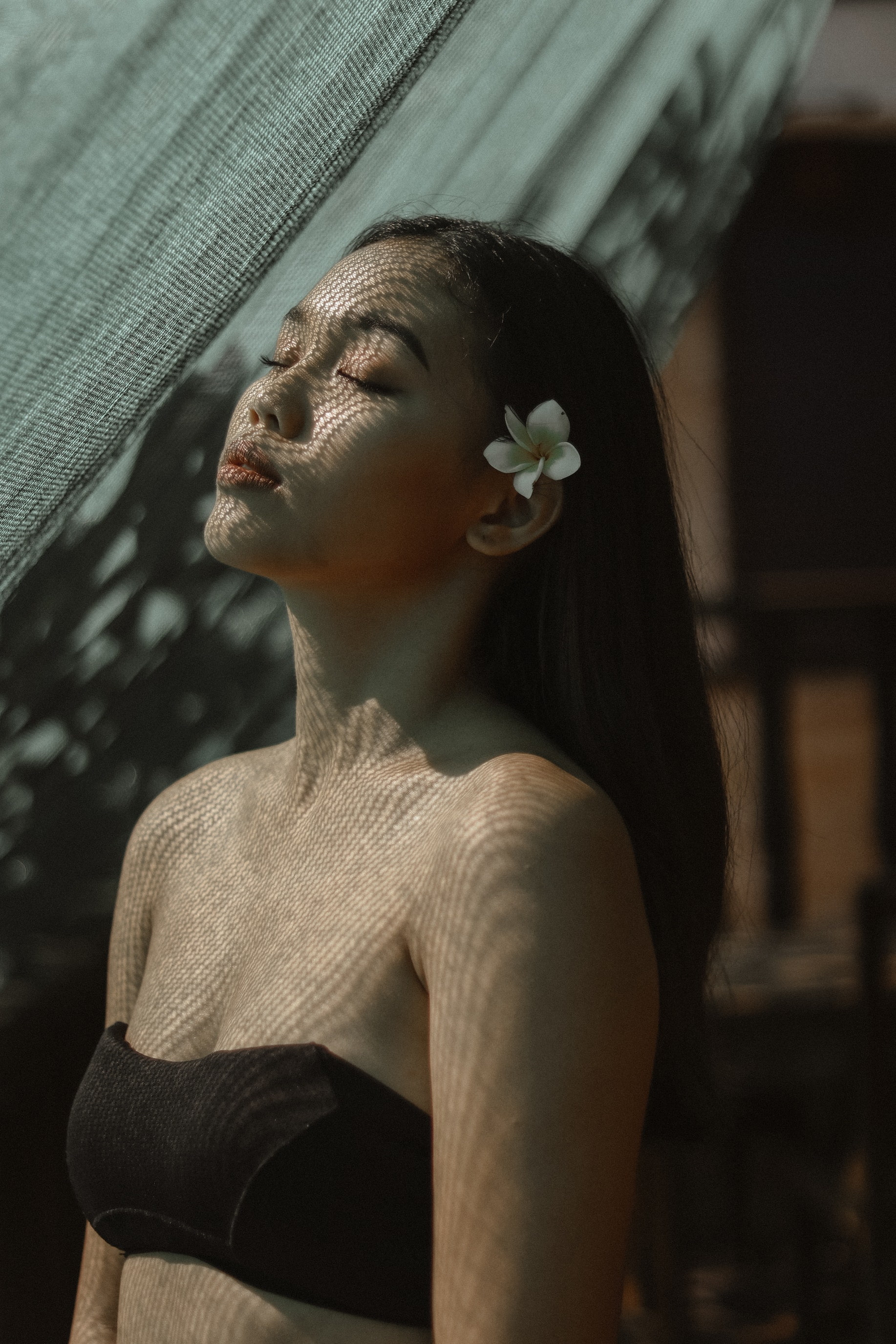 hairstyle, young women, serene people, 2K, contemplation, hair, lifestyles, adult, eyes closed, relaxation, tranquility, beauty, spirituality, portrait, Phone HD Wallpaper
