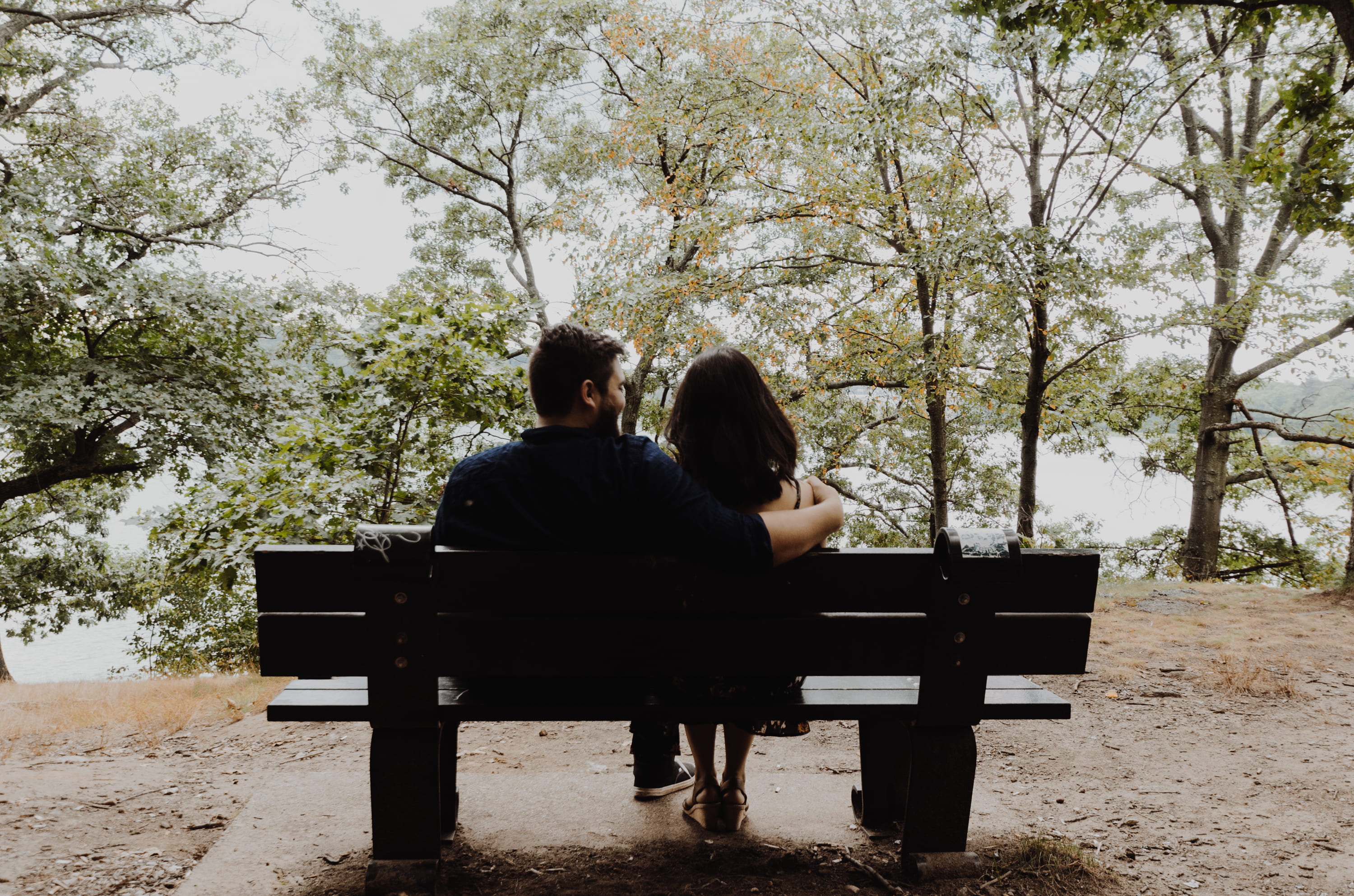 pair, 2K, lake, couple - relationship, water, nature, two people, husband, real people, emotion, rear view, plant, partner, together, park bench, couple, HD Wallpaper
