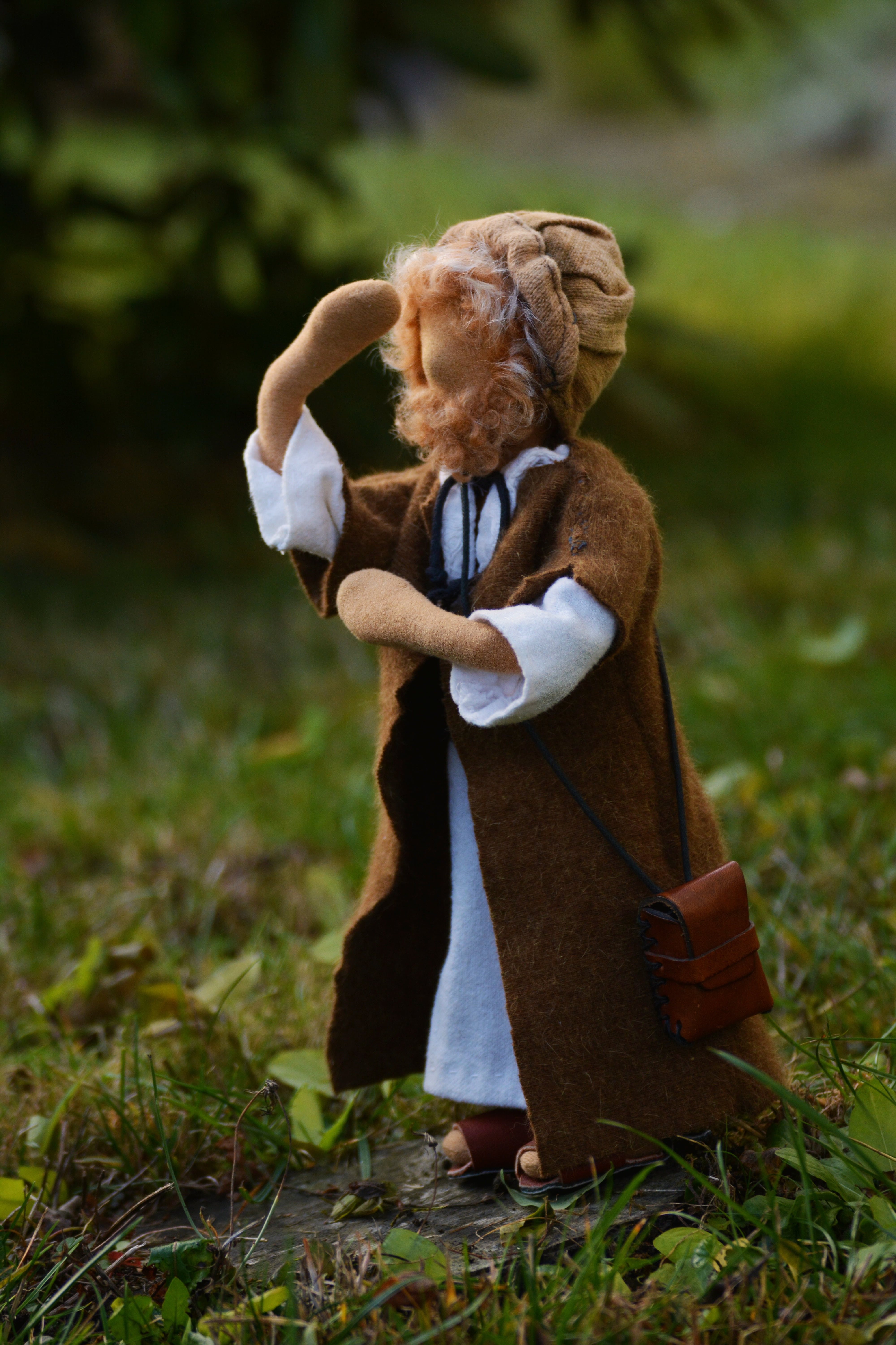 biblical figure, contemplation, hairstyle, figure, day, senior women, one woman only, plant, land, rag doll, outdoors, lost son, doll, biblical narrative figures, Phone HD Wallpaper