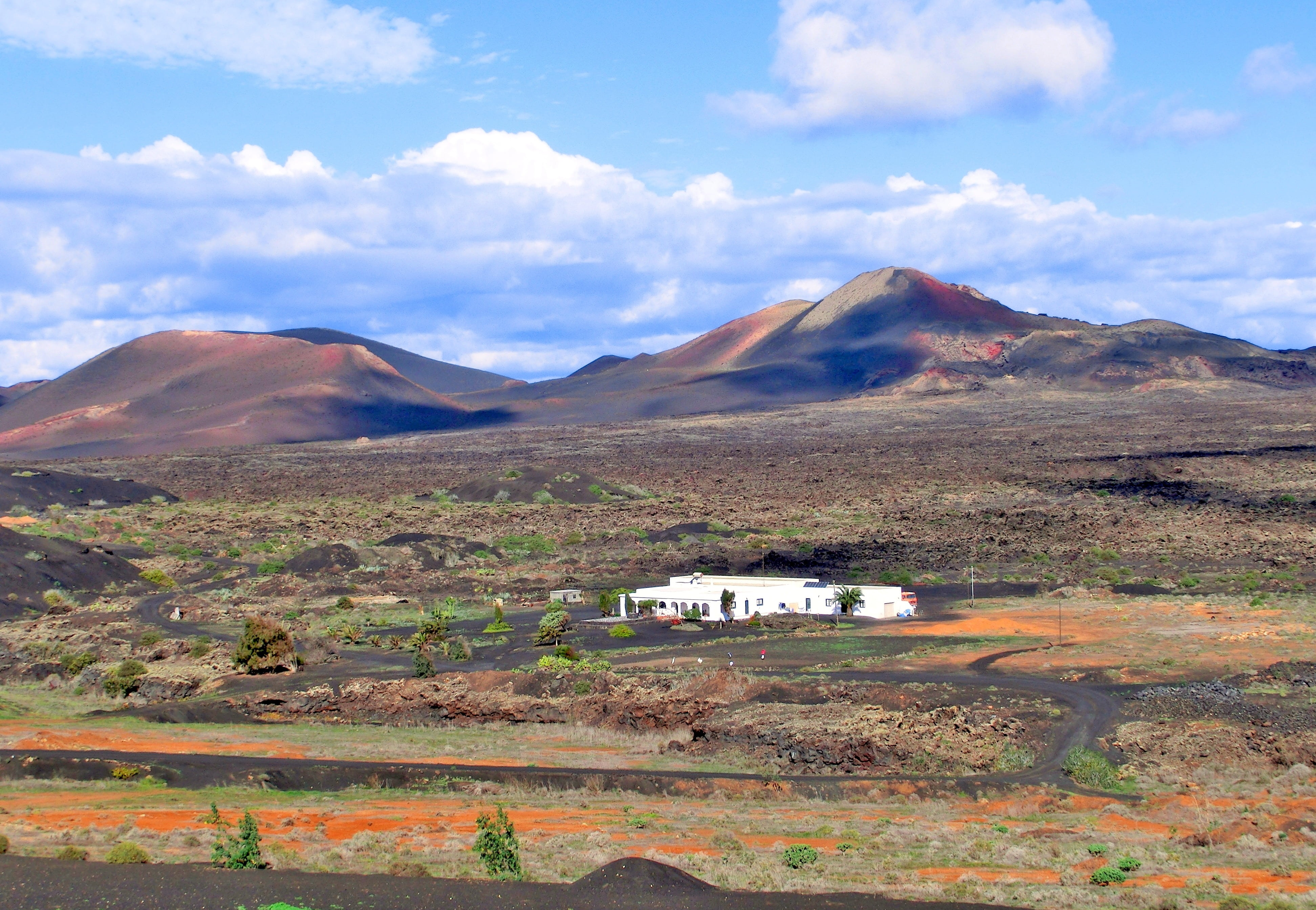 travel destinations, la geria, non-urban scene, 4K, volcanic Landscape, beauty in nature, road, environment, no people, outdoors, steinig, remote, mountain peak, HD Wallpaper
