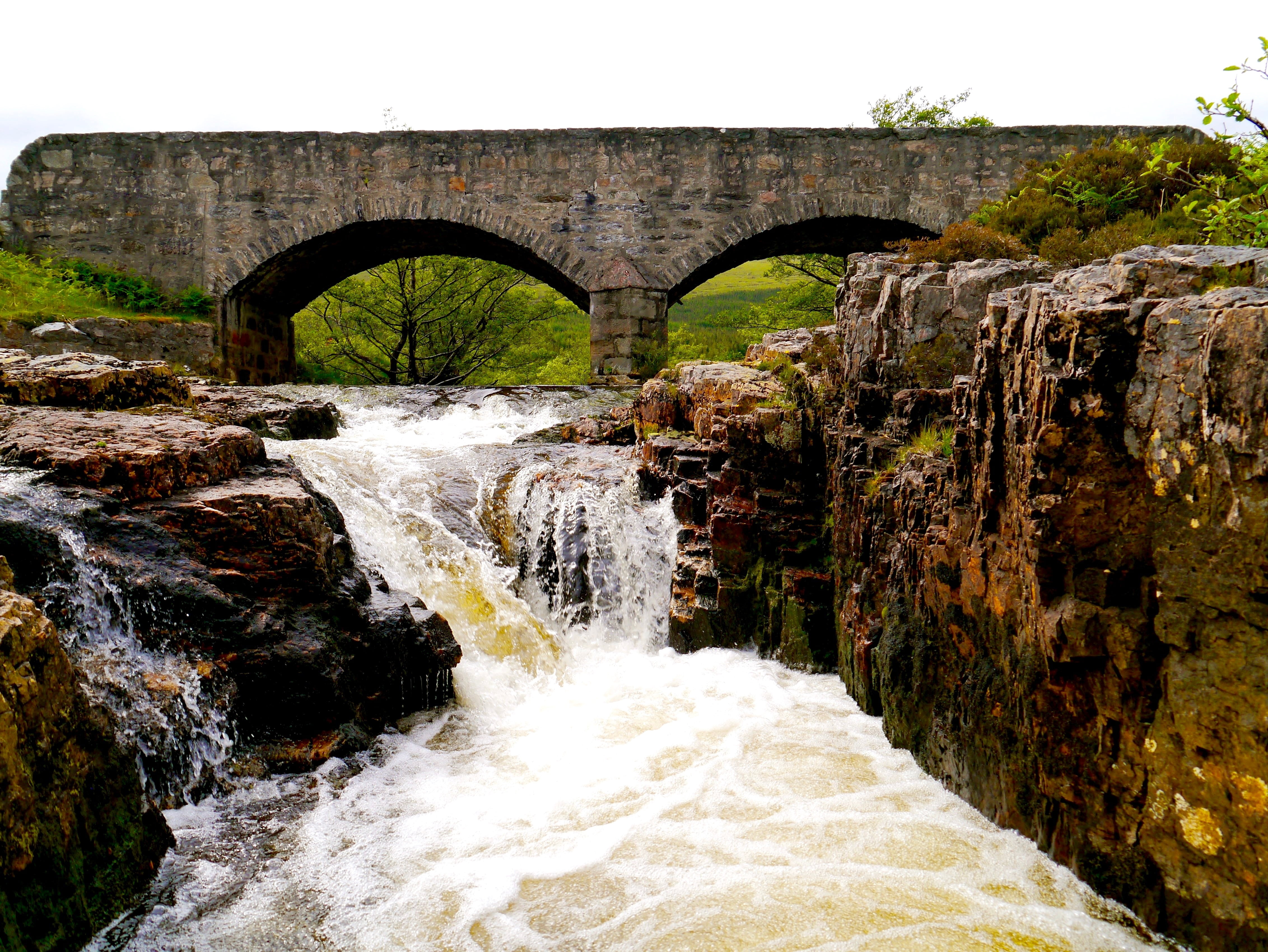 4K, arch, nature, landscape, scotland, connection, flowing, steinig, scenics - nature, built structure, arch bridge, bridge, waterfall, no people, beauty in nature, HD Wallpaper