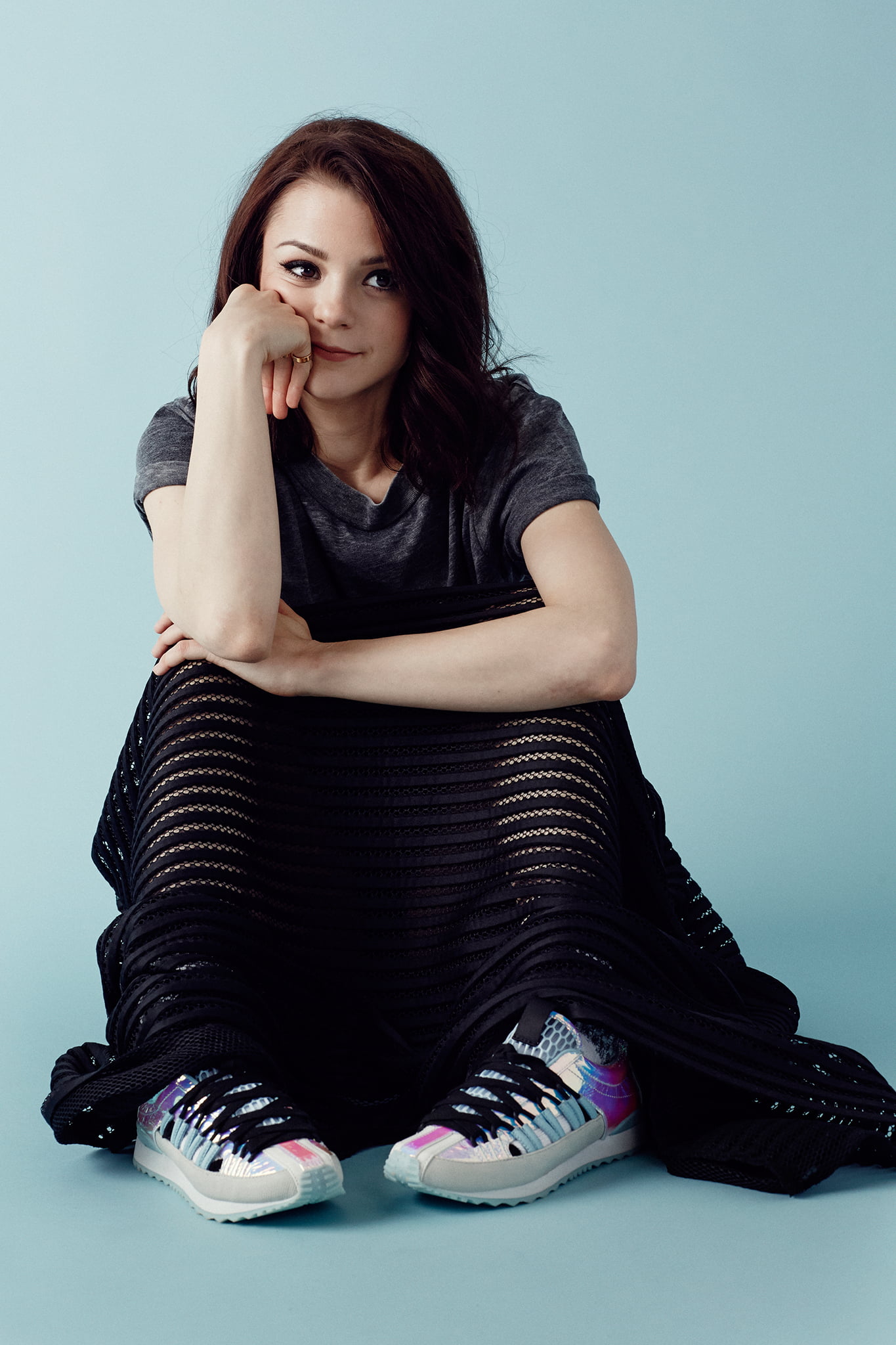 women, 1080P, shoulder length hair, simple background, actress, brunette, Kathryn Prescott, Phone HD Wallpaper