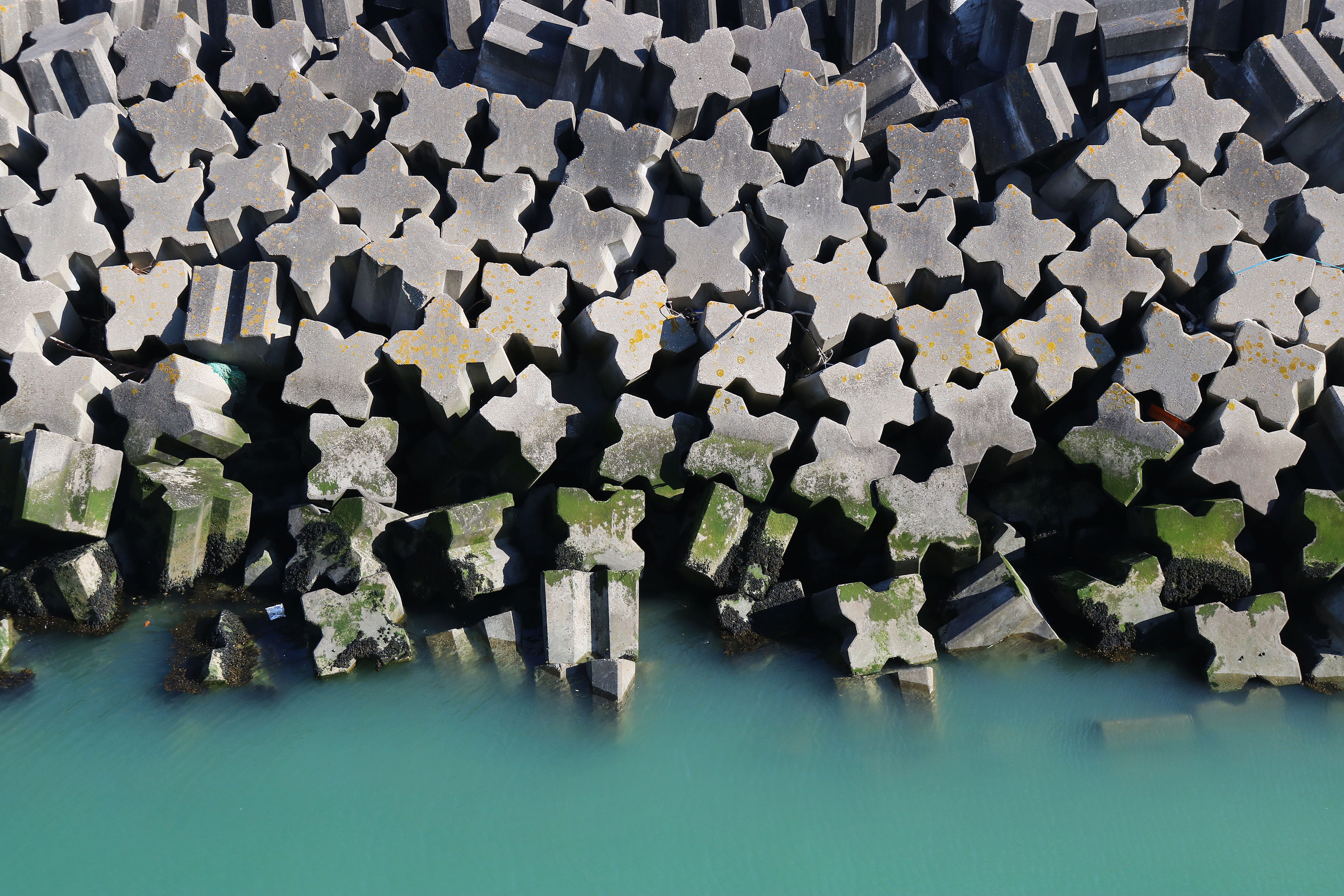 rock, wall - building feature, nature, still life, day, france, grey, ocean, shore, repetition, block, concrete, game, sea, pile, rubble, jigsaw puzzle, HD Wallpaper