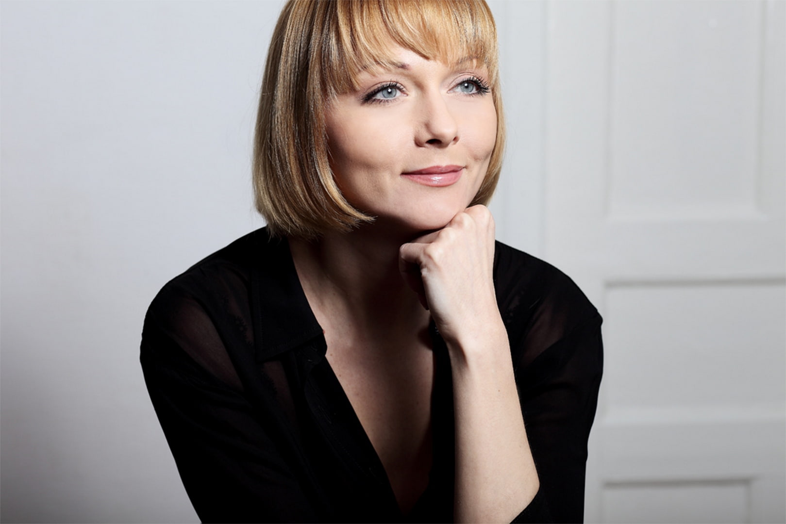 blonde, actress, Darya Poverennova, blond hair, short hair, women, 720P, blue eyes, portrait, HD Wallpaper