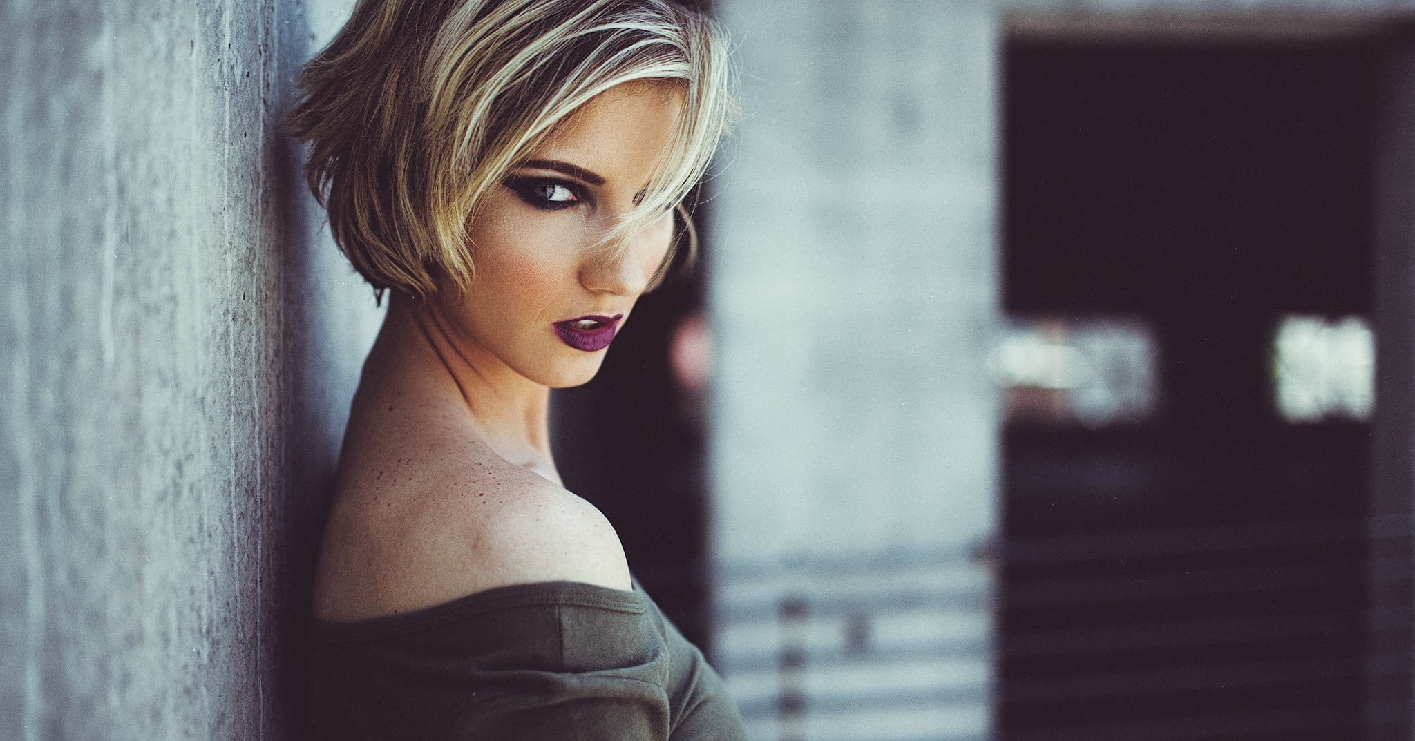 makeup, hairstyle, looking, one person, blond hair, beautiful people, portrait, Aaron Woodall, beauty, women, blonde, short hair, model, lips, emotion, HD Wallpaper