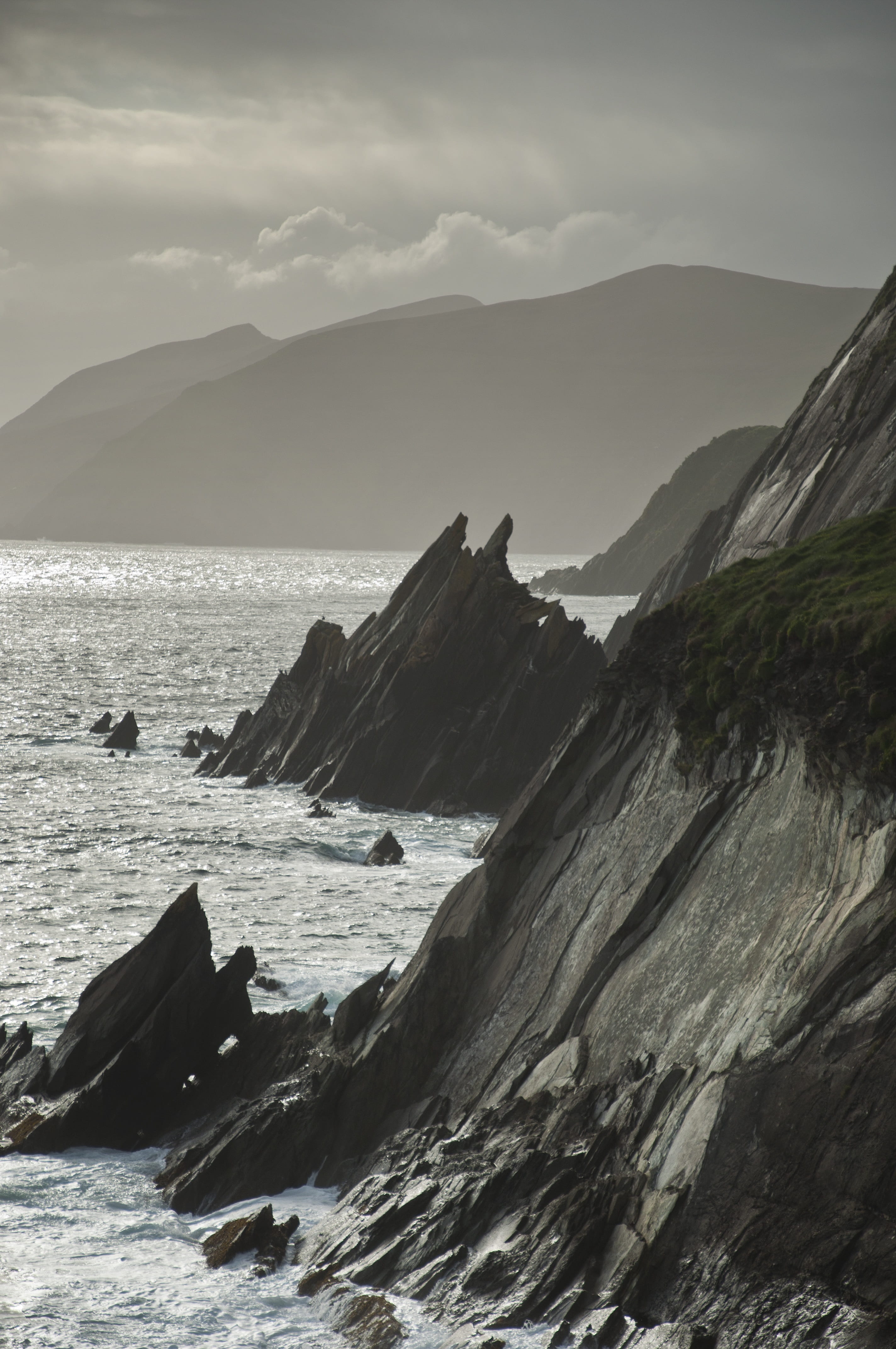 outdoors, landscape, mountain range, lockscreen, water, sport, sky, coast, day, sea, mountain, 4K, travel, kerry, beach, motion, rock, the coast, Phone HD Wallpaper