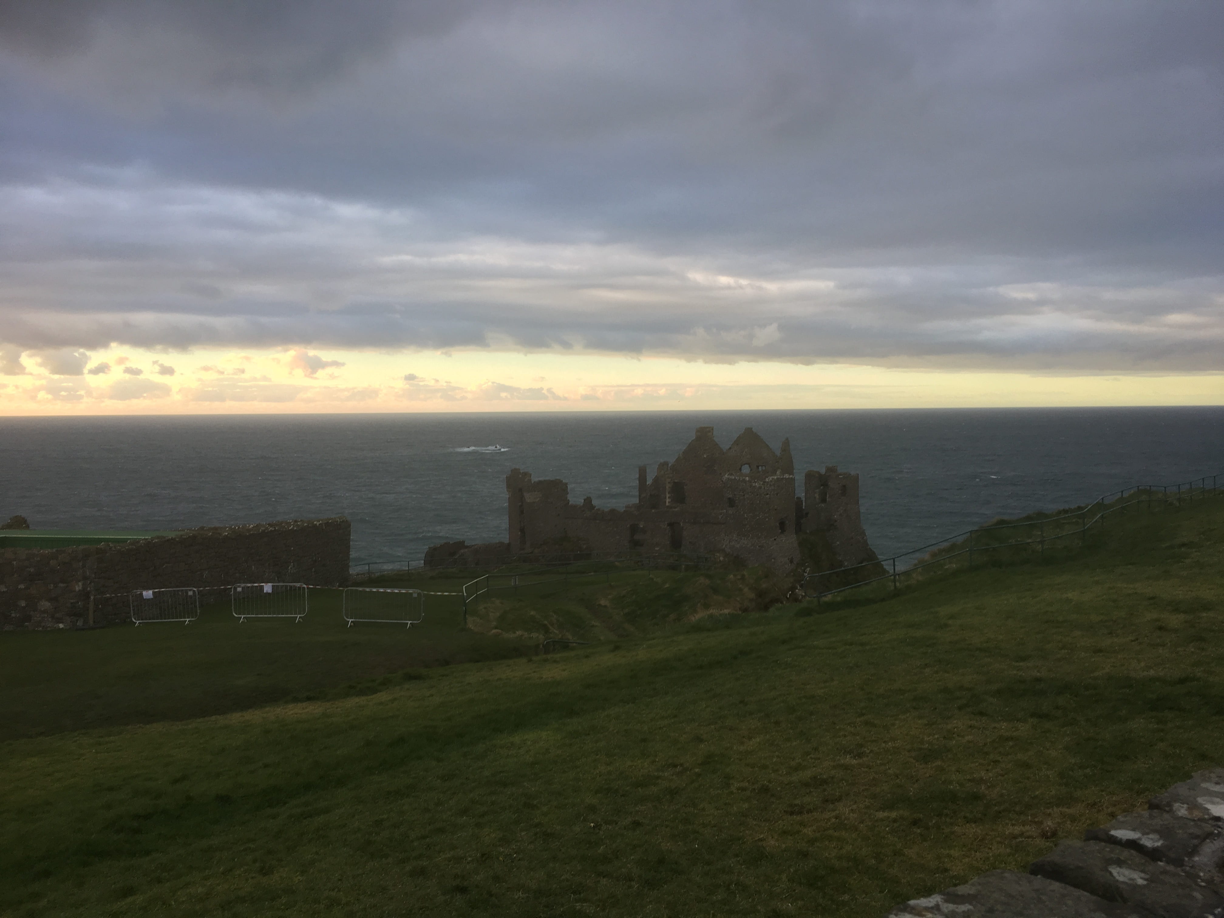 beach, tourism, building, middle ages, outdoors, the past, history, wind, tranquil scene, built structure, tranquility, places of interest, rock, sea, ruin, HD Wallpaper