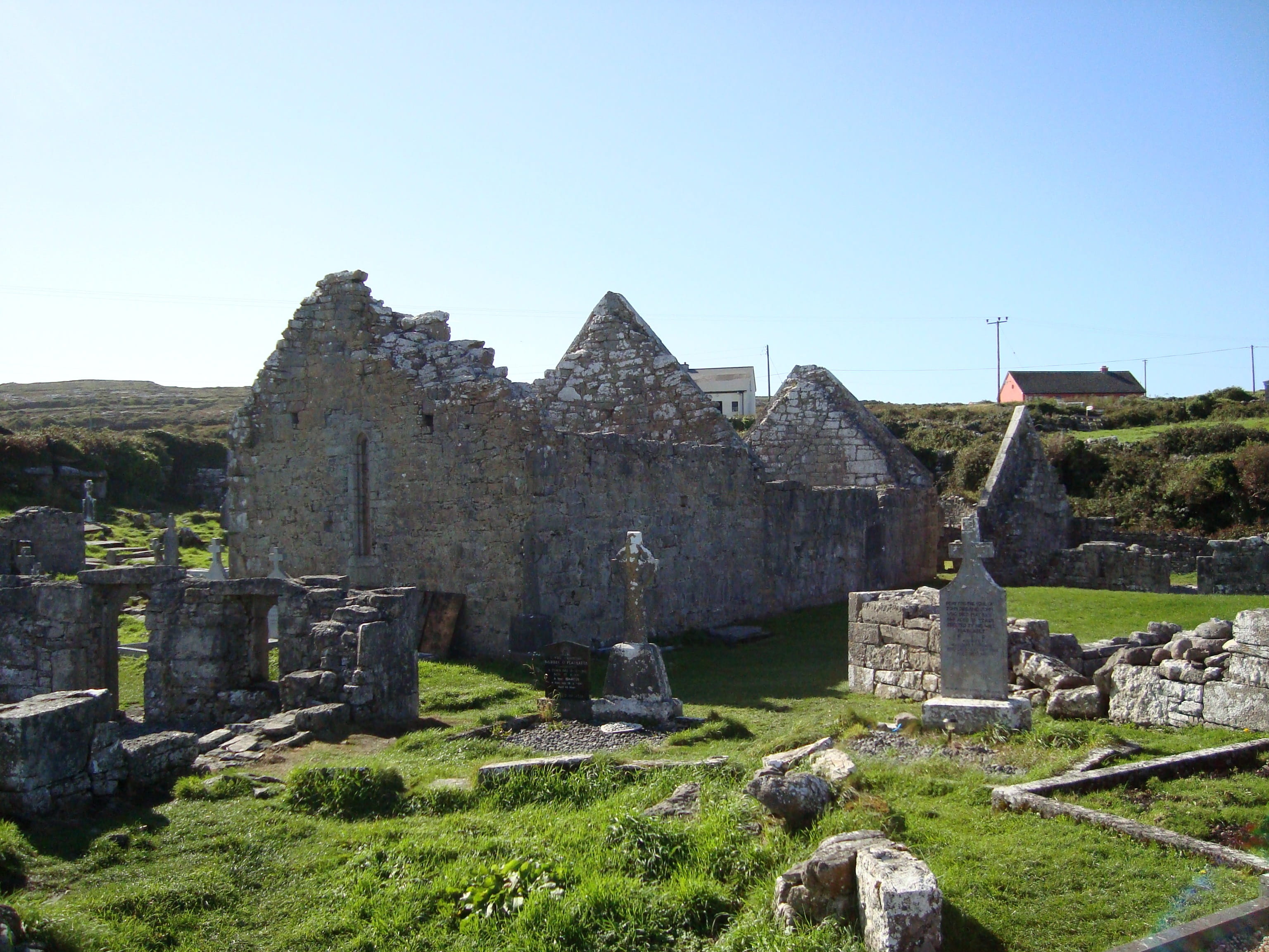 history, 2K, cemetery, built structure, old ruin, belief, building, Aran, the bay of galway, clear sky, travel destinations, Ireland, Inishmore, outdoors, HD Wallpaper