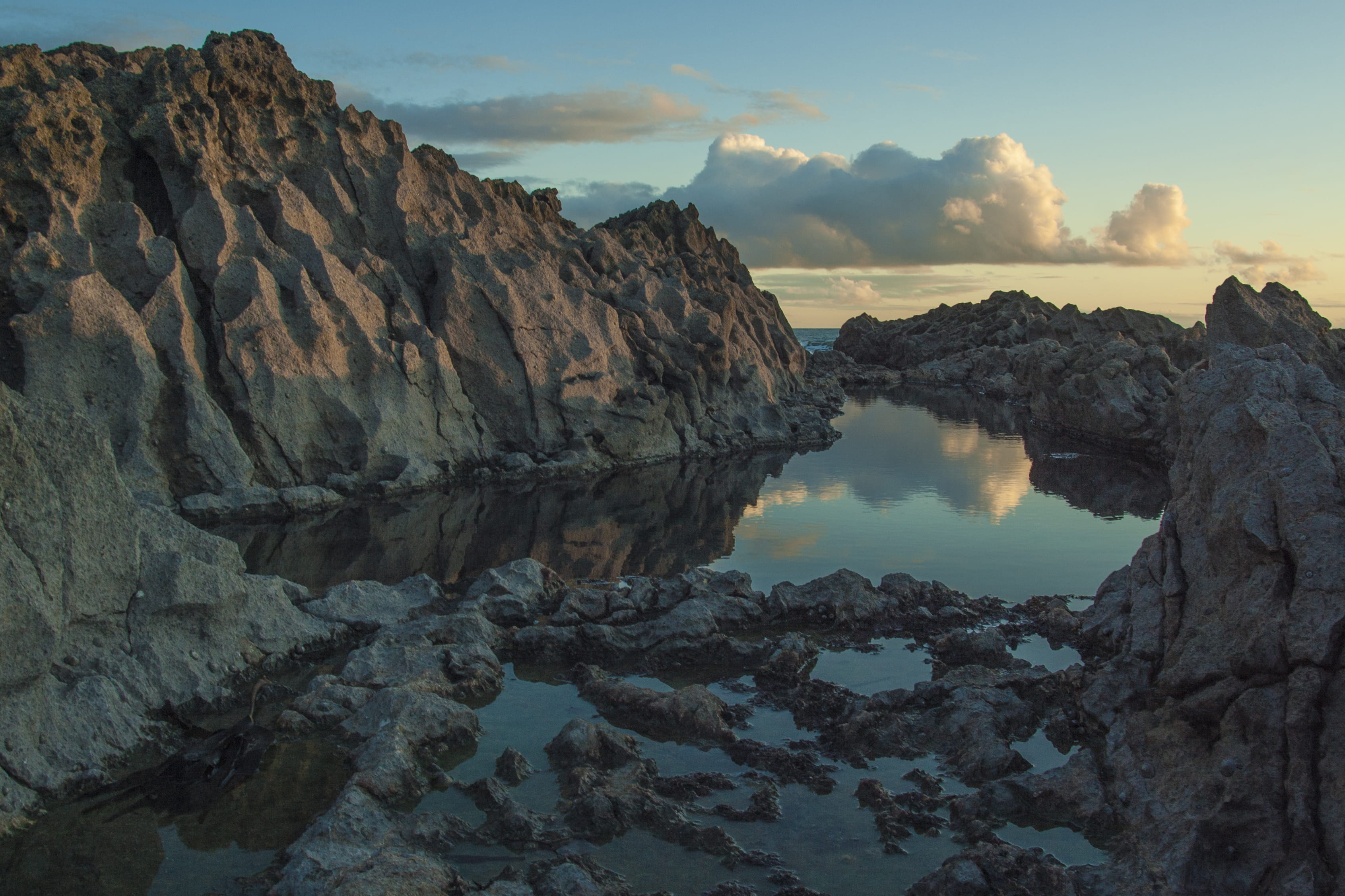 formation, beauty in nature, 2K, sky, cloud - sky, nature, rock - object, no people, remote, tranquil scene, ocean, gower, mountain, scenics - nature, HD Wallpaper