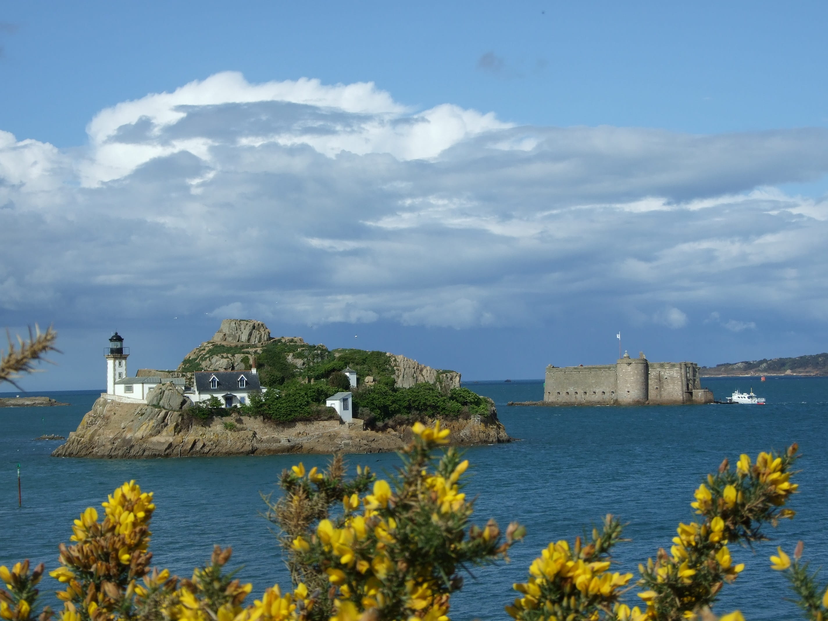 scenics - nature, day, castle bull, Island, history, castle, built structure, outdoors, Brittany, fort, water, waterfront, building exterior, cloud - sky, HD Wallpaper