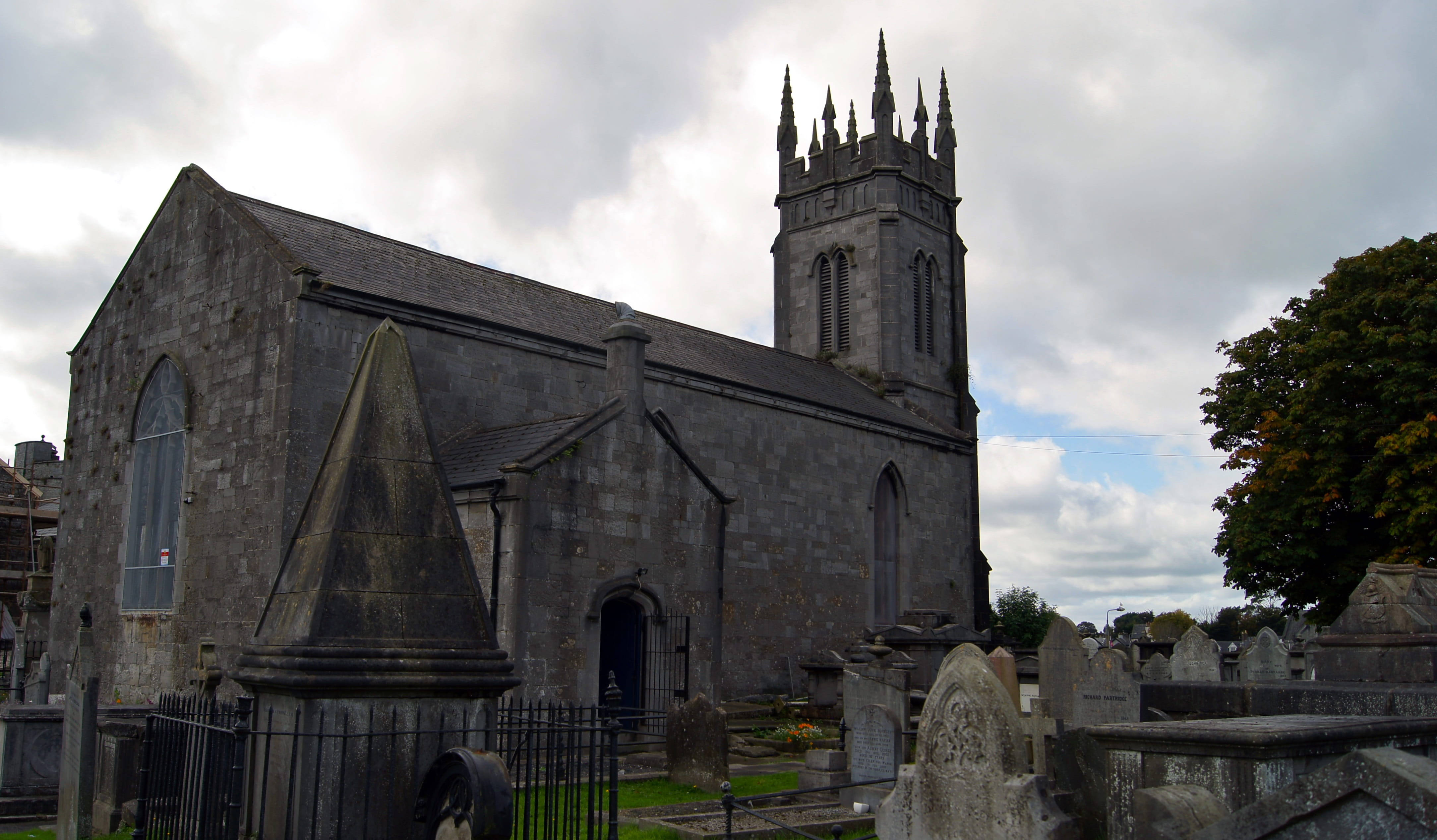 Cemetery, cloud - sky, place of worship, nature, clouds, travel destinations, built structure, belief, building, cathedral, sky, religion, Ireland, Stone, HD Wallpaper