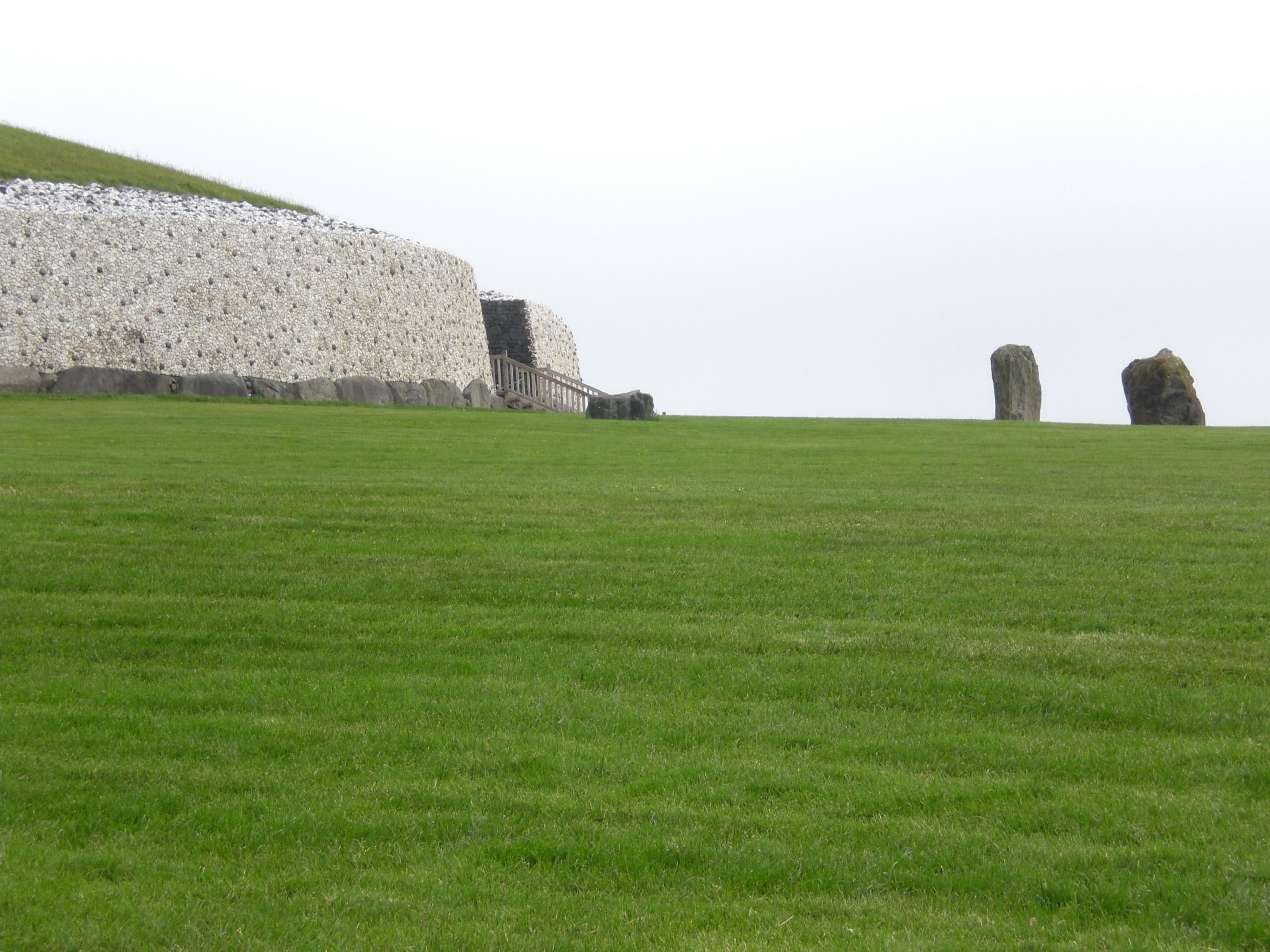 ireland, Newgrange, rural scene, scenics - nature, day, green color, building, prehistoric, the past, land, ancient civilization, history, tranquility, HD Wallpaper