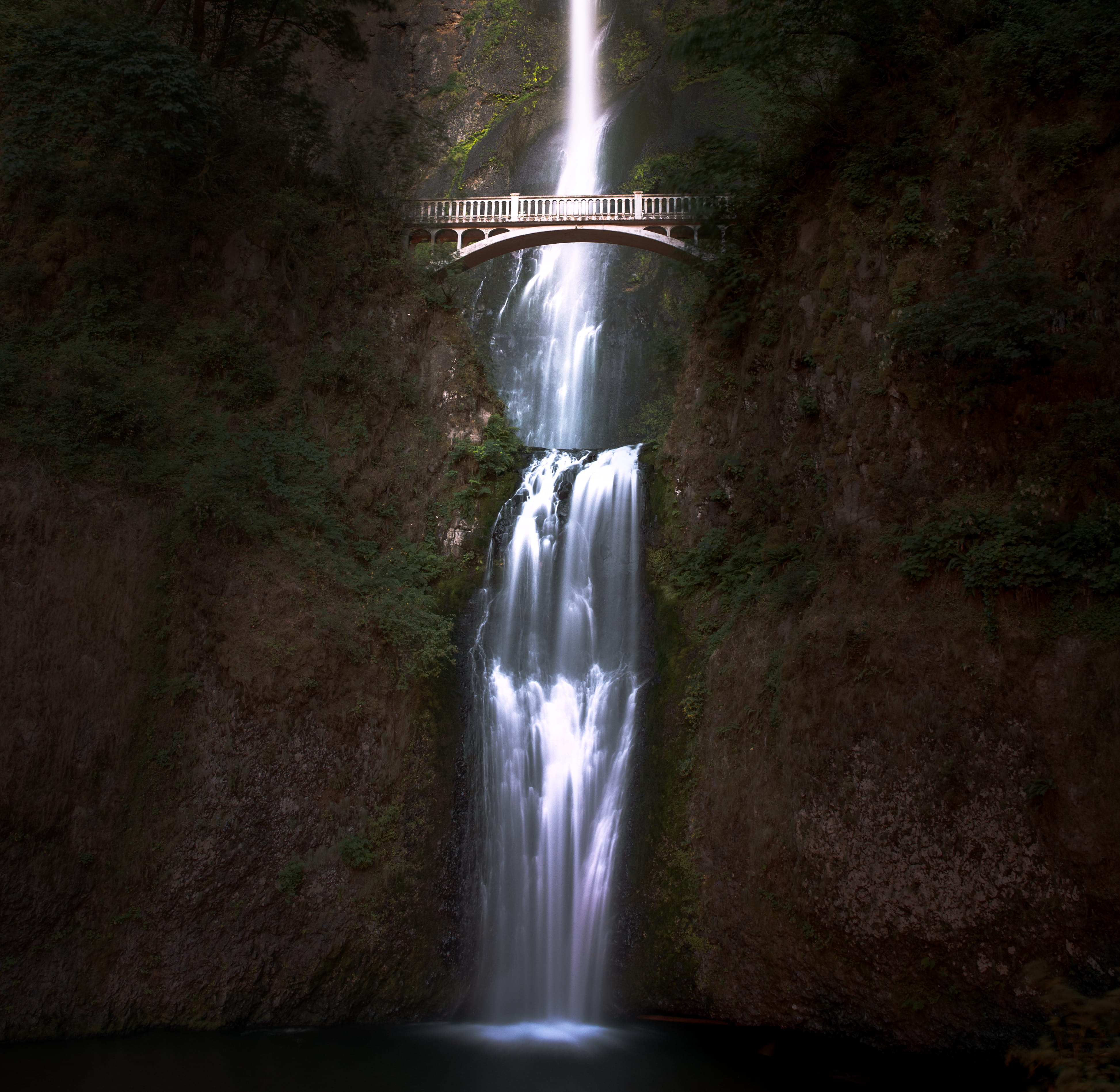flowing water, 4K, falling water, splashing, landscape, nature, travel, multnomah falls, rainforest, motion, no people, pnw, solid, flowing, day, outdoors, HD Wallpaper