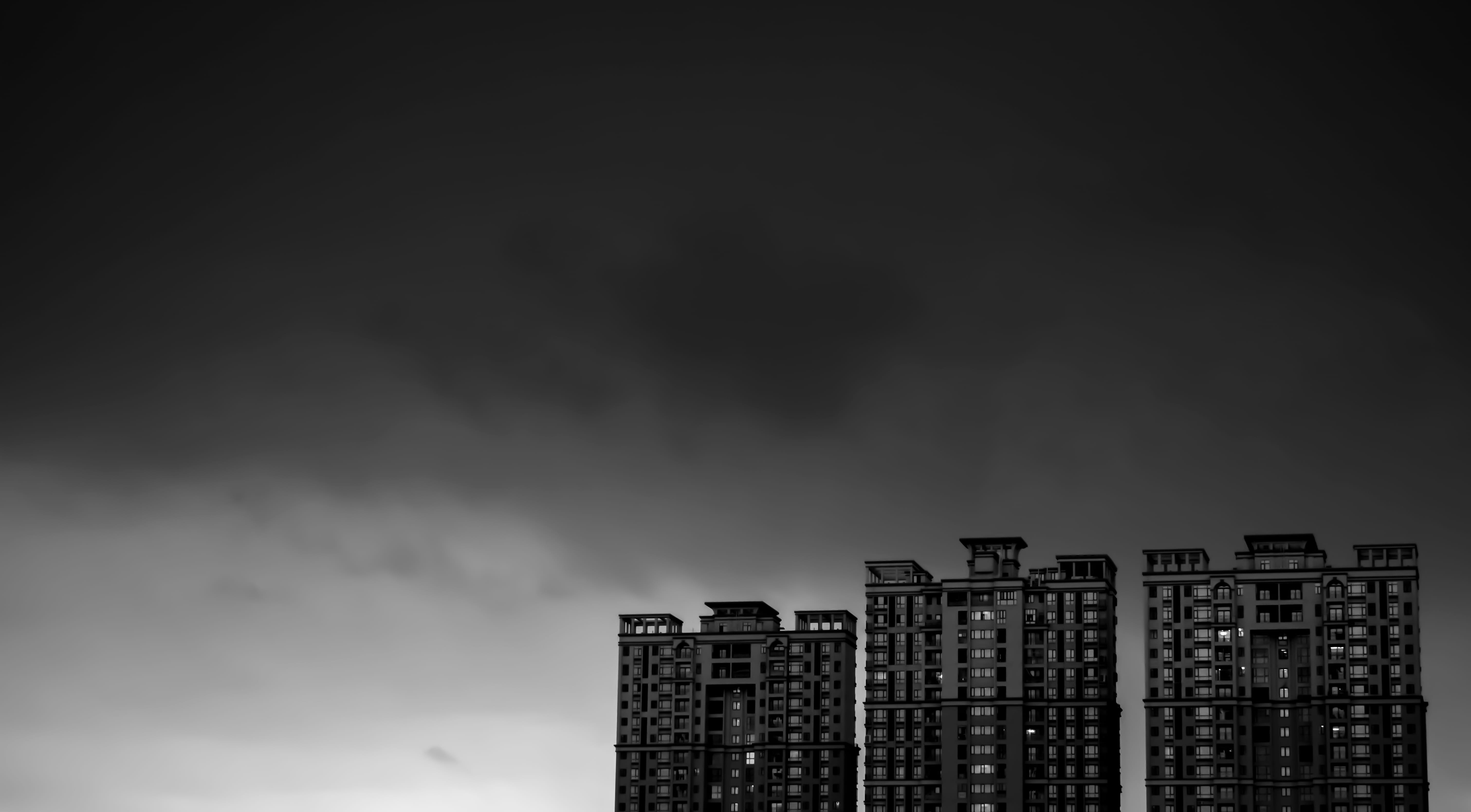 grayscale, outdoors, 5K, dusk, city, architecture, cloudy, apartment building, built structure, apartment, urban, copy space, sky, no people, low angle view, HD Wallpaper