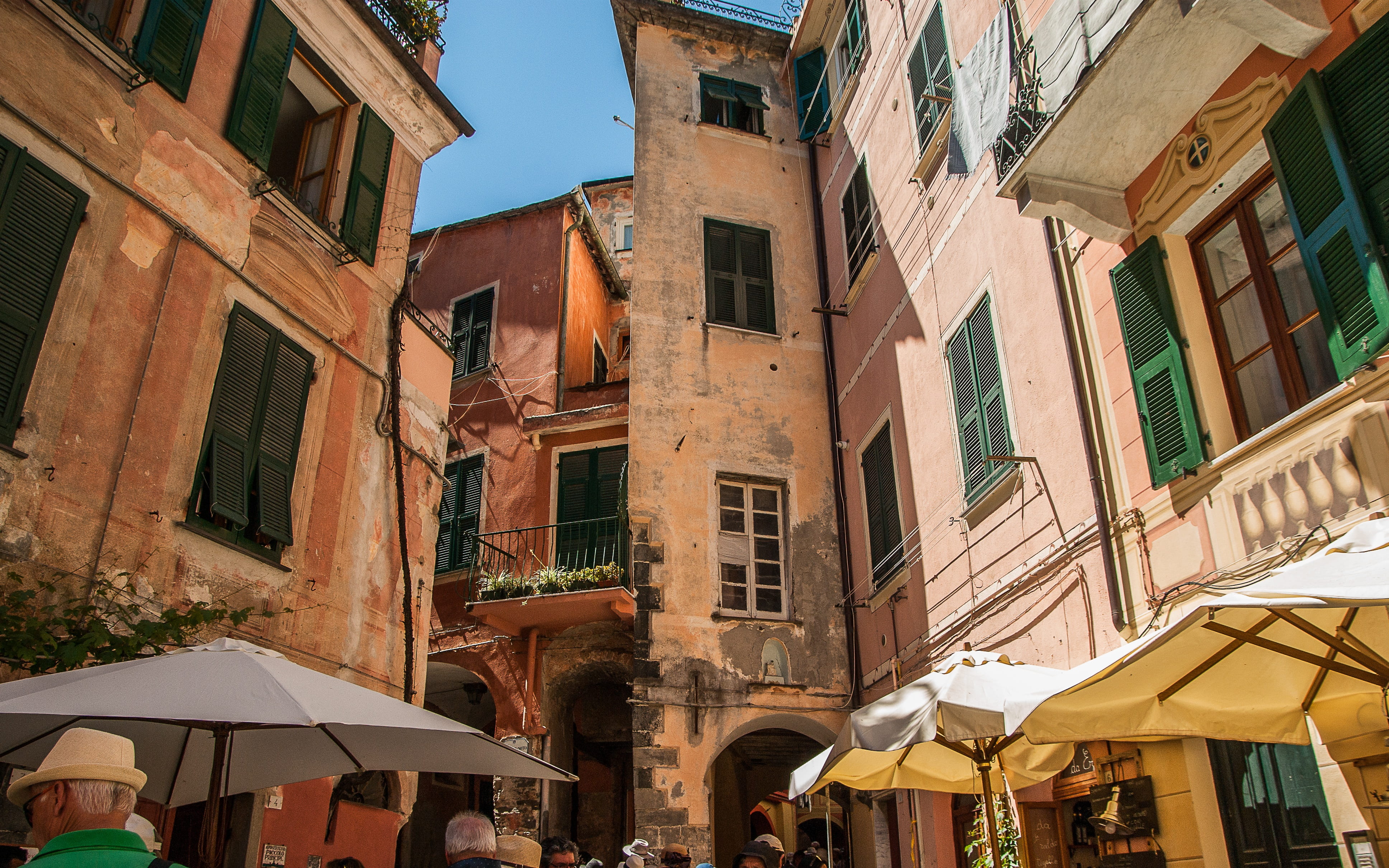 italy, building, low angle view, architecture, monterosso, built structure, building exterior, city, nature, outdoors, table, 4K, travel destinations, HD Wallpaper