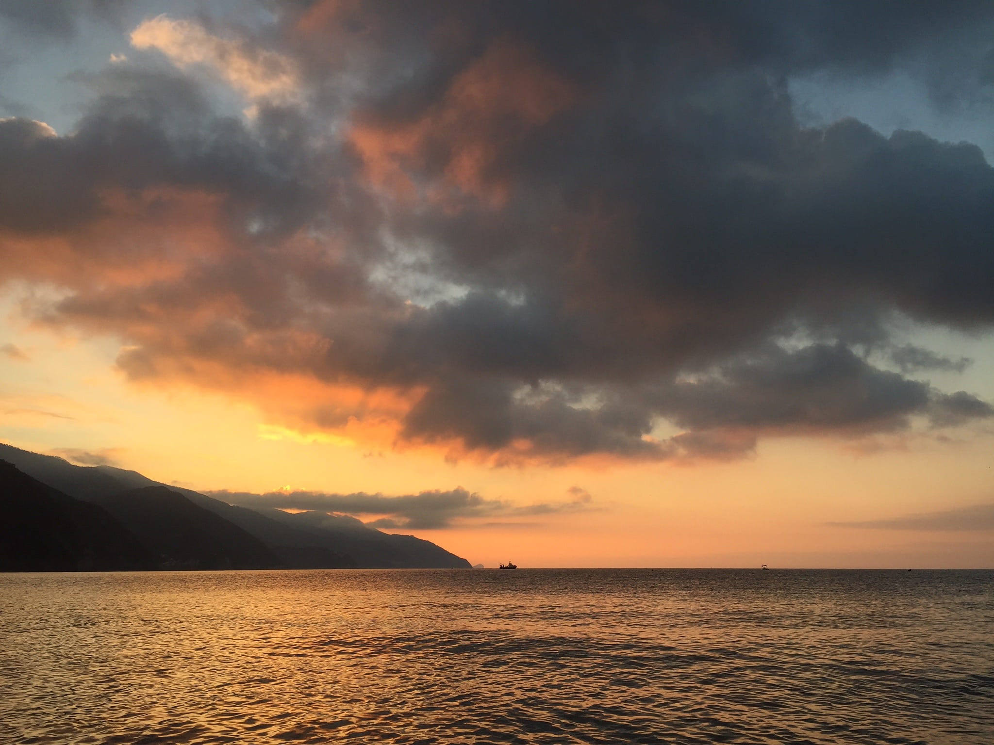 no people, cloud - sky, horizon, sunrise, 1080P, sky, outdoors, sunlight, waterfront, sea, nature, red sky, orange color, italy, tranquil scene, idyllic, HD Wallpaper
