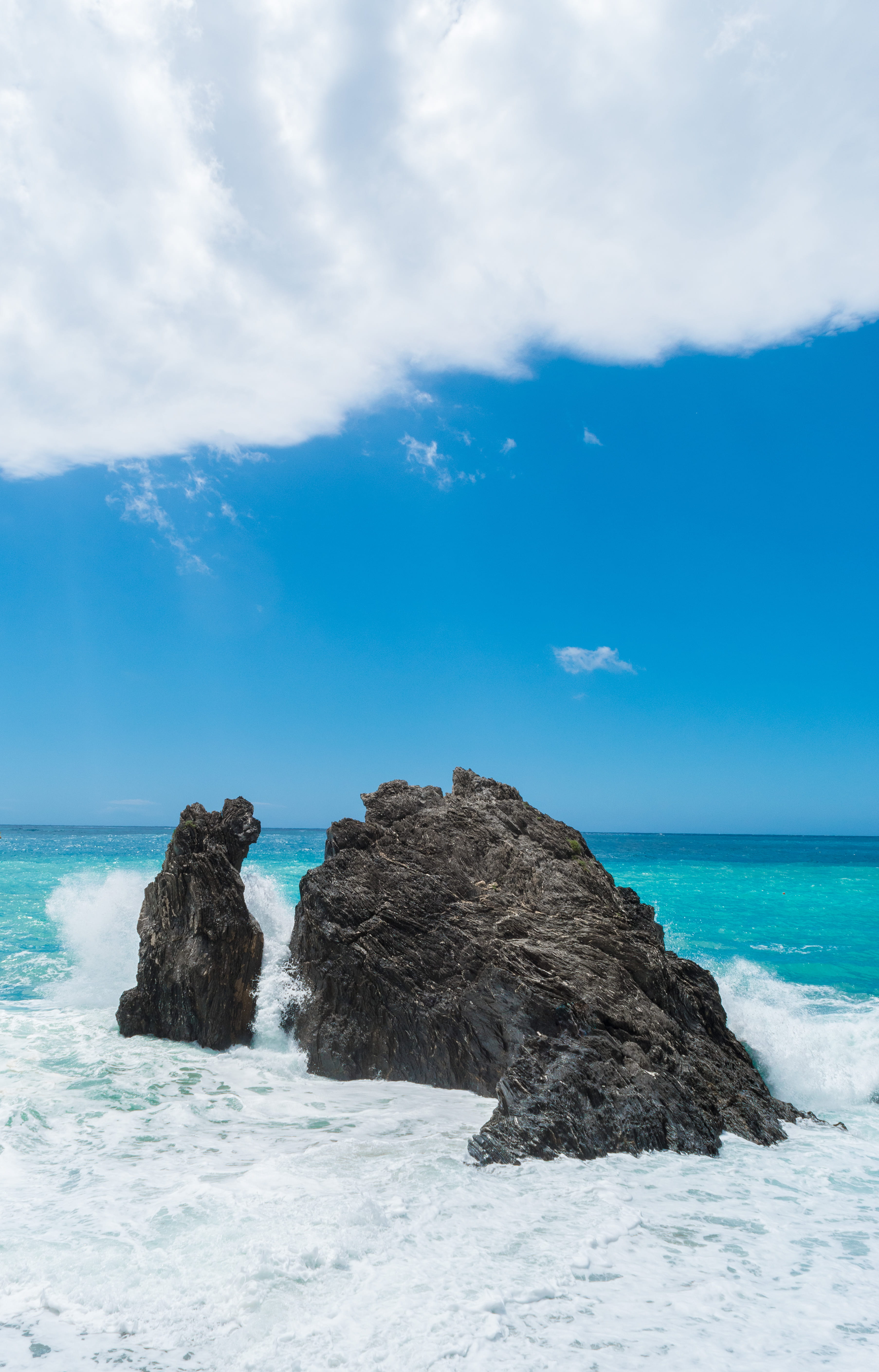 cloud - sky, scenics - nature, solid, rock - object, italy, beach, monterosso al mare, rock formation, outdoors, horizon over water, sky, blue, stack rock, Phone HD Wallpaper