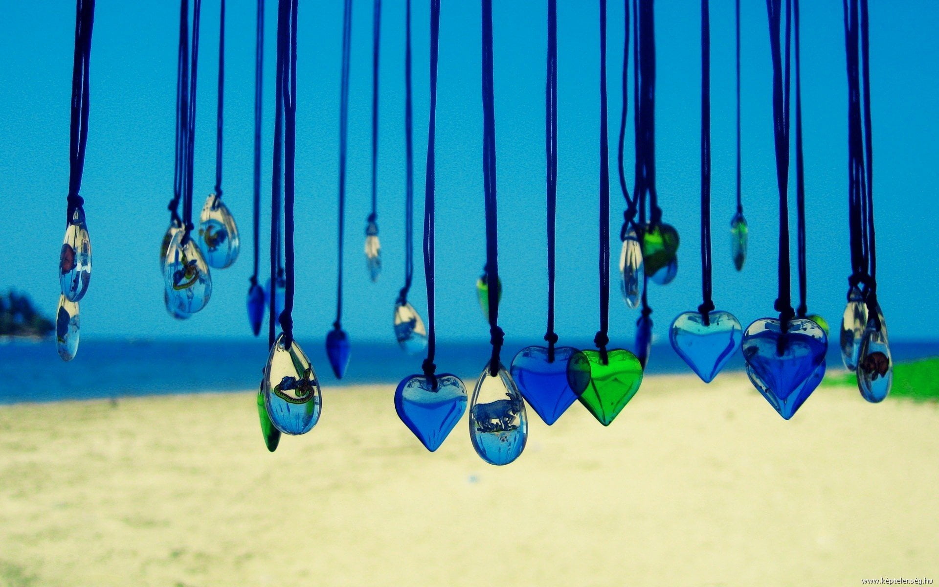 sky, 1080P, land, sea, Love, close-up, beach, day, in a row, sport, lockets, group of objects, decors, side by side, hanging, wall - building feature, HD Wallpaper
