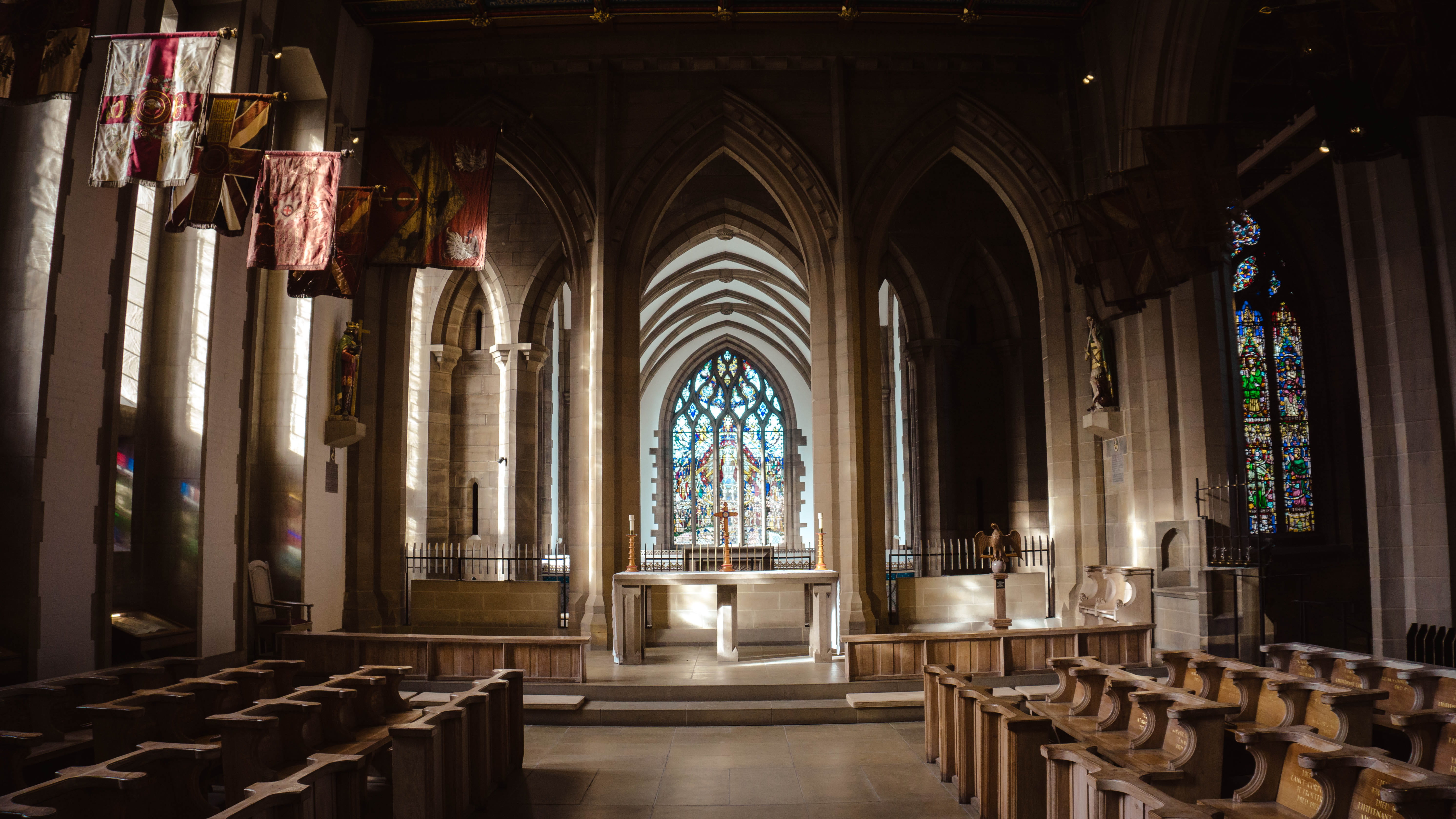 united kingdom, shadows, place of worship, pray, 5K, holy, seat, religion, bench, glass, arch, no people, interior, ceiling, architecture, church, cross, HD Wallpaper