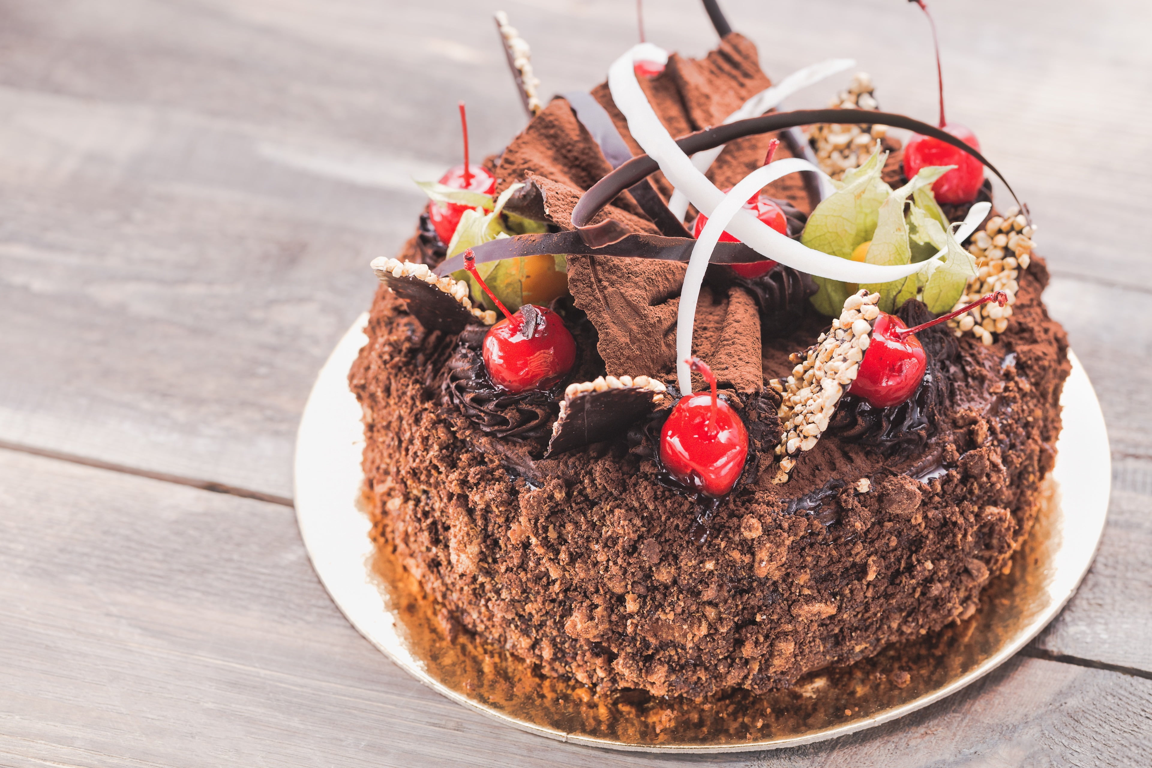 chocolate cake, dessert, high angle view, sweet, indulgence, food, fruit, still life, garnish, berry fruit, cake 4k hq desktop free download, HD Wallpaper