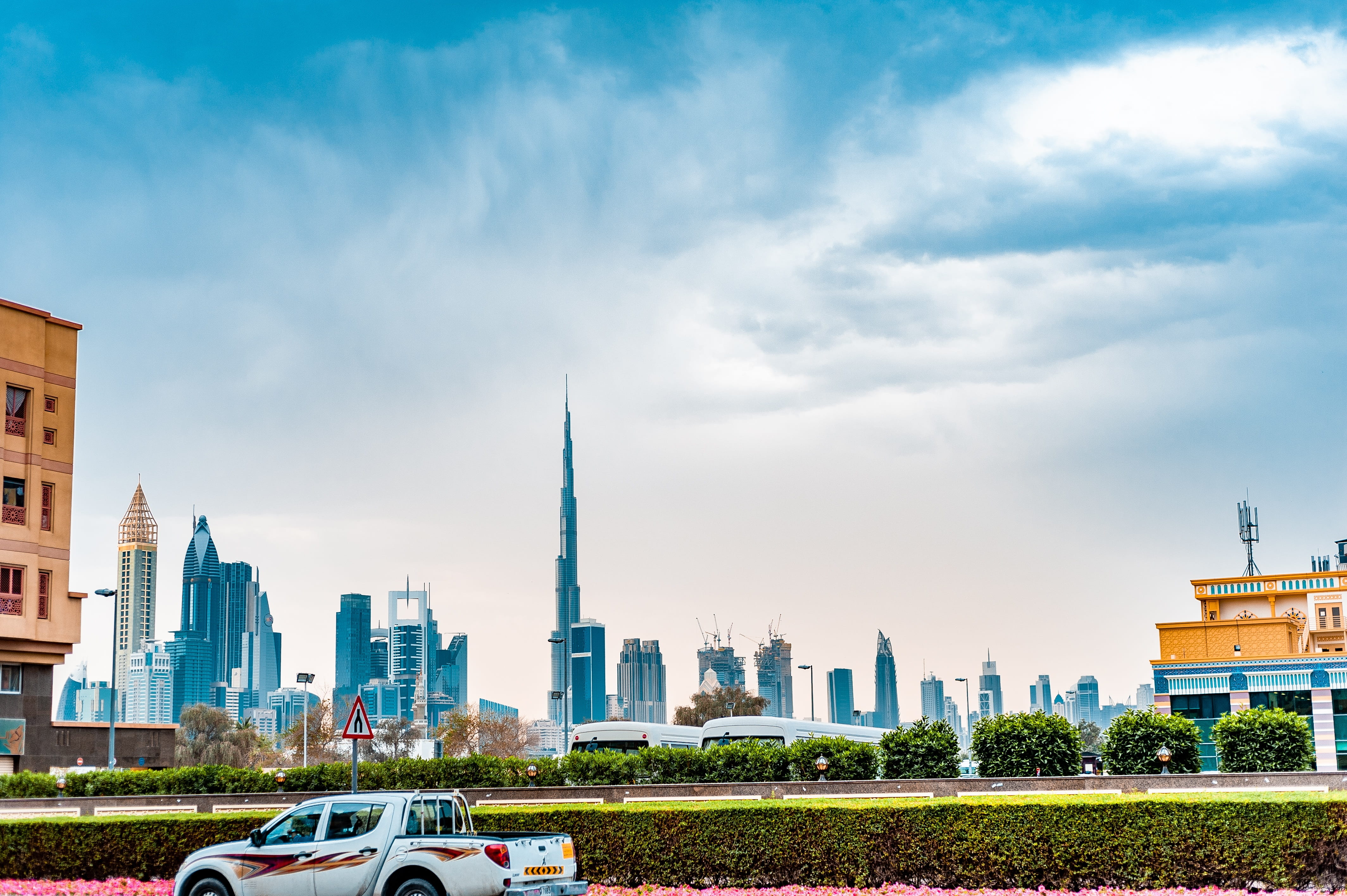 outdoors, dubai, cityscape, mode of transportation, tall - high, office building exterior, motor vehicle, metropolis, no people, emirates, built structure, HD Wallpaper