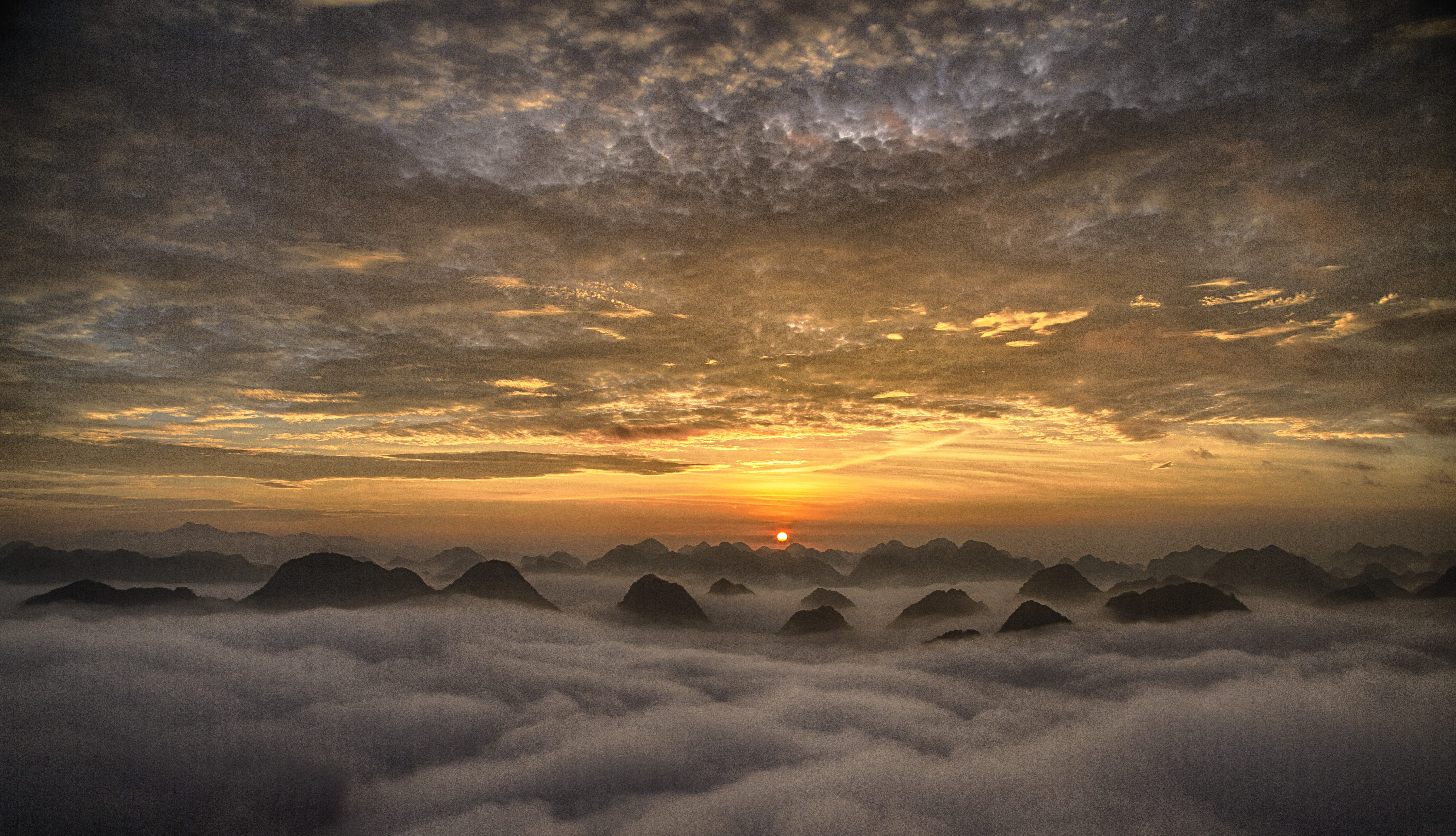 beauty in nature, dramatic sky, landscape photo, binh minh, nature, photography, clouds, outdoors, cloudscape, no people, sunset, vietnam, sun, cloud - sky, HD Wallpaper