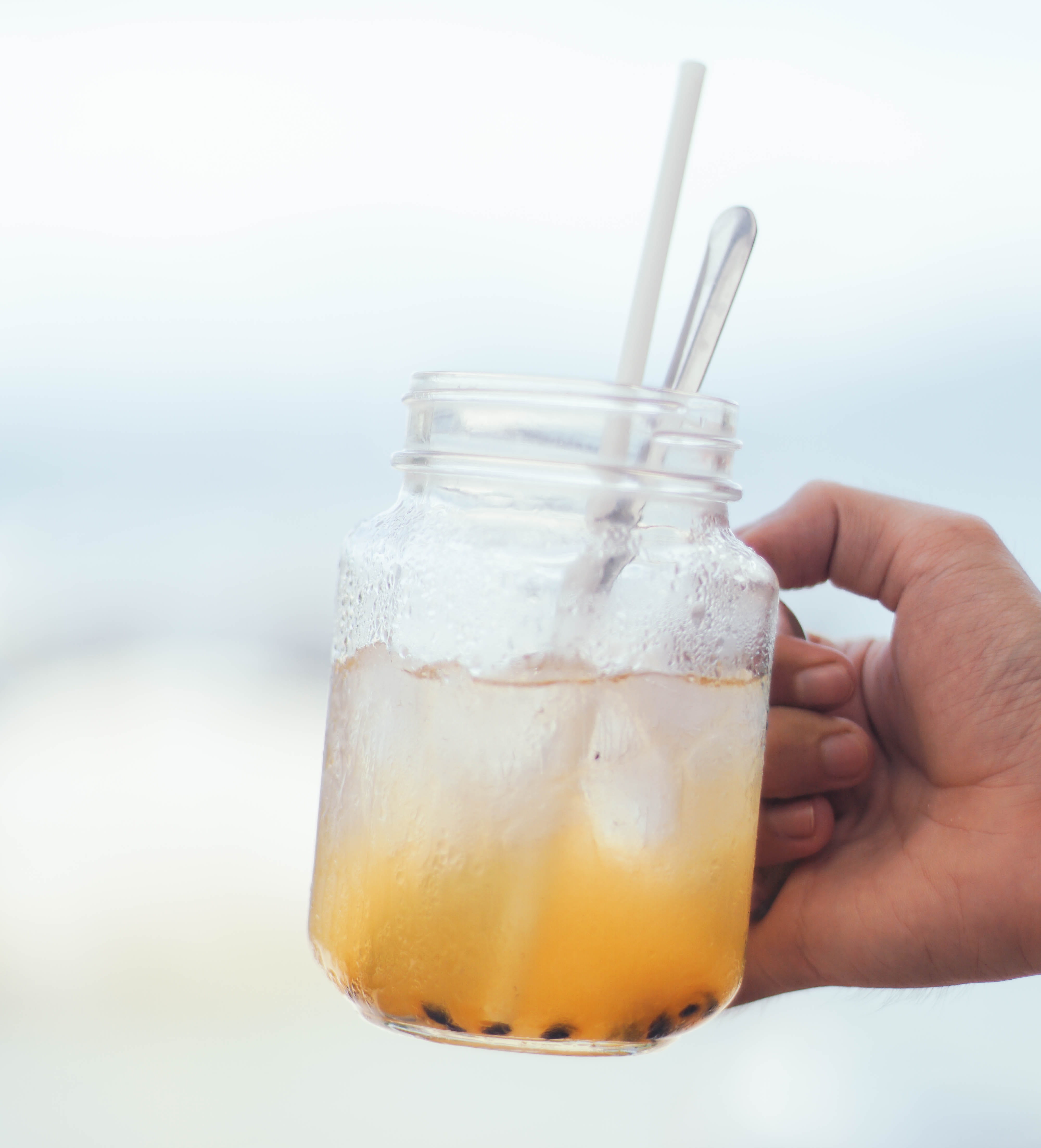 straw, transparent, drinking straw, jar, human body part, container, cam ranh, human hand, real people, day, hand, finger, binh ba island, holding, close-up, Phone HD Wallpaper