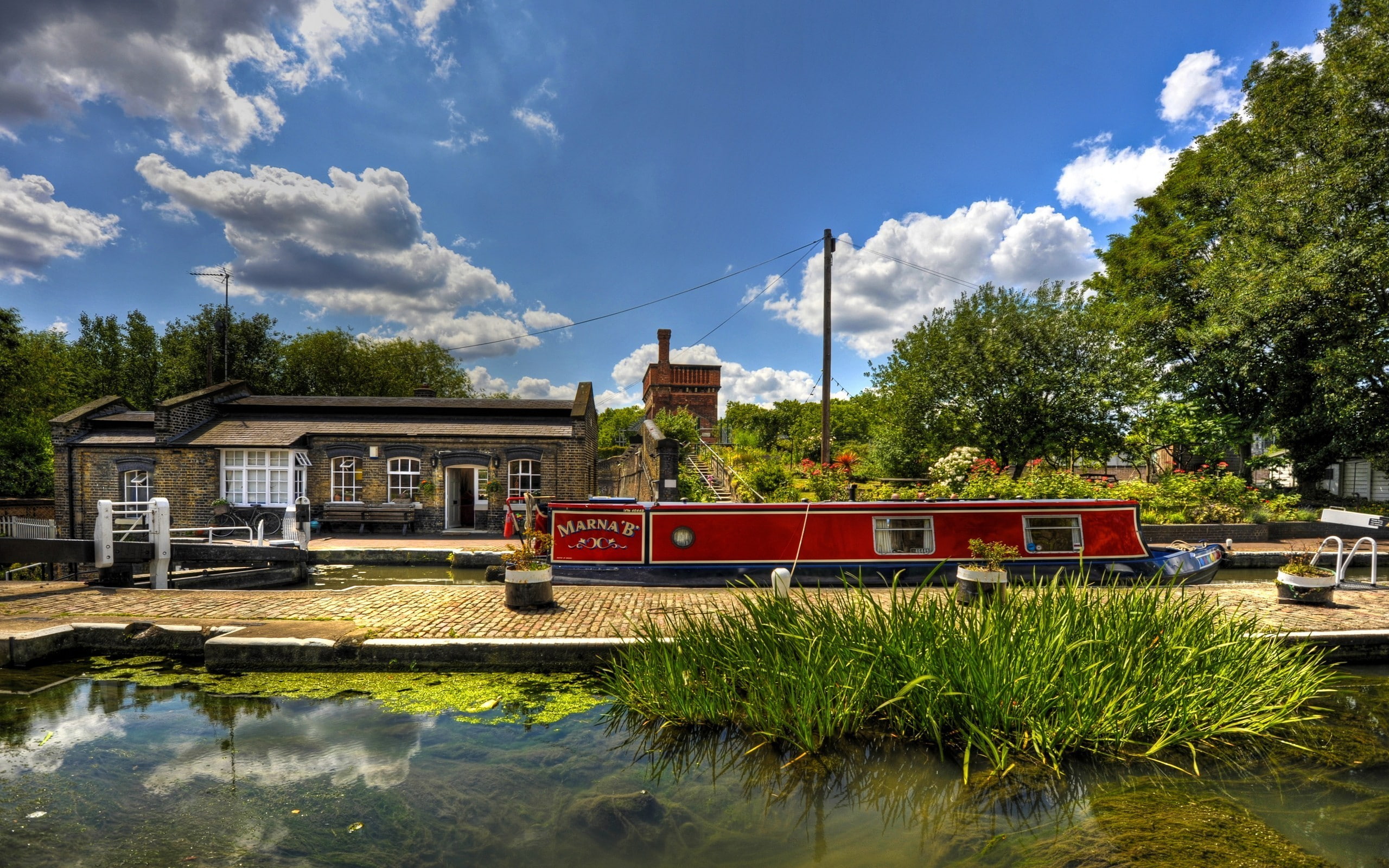 building exterior, no people, trees, cloud - sky, boat, plants, day, tree, architecture, waterfront, transportation, reflection, outdoors, narrowboat, clouds, HD Wallpaper