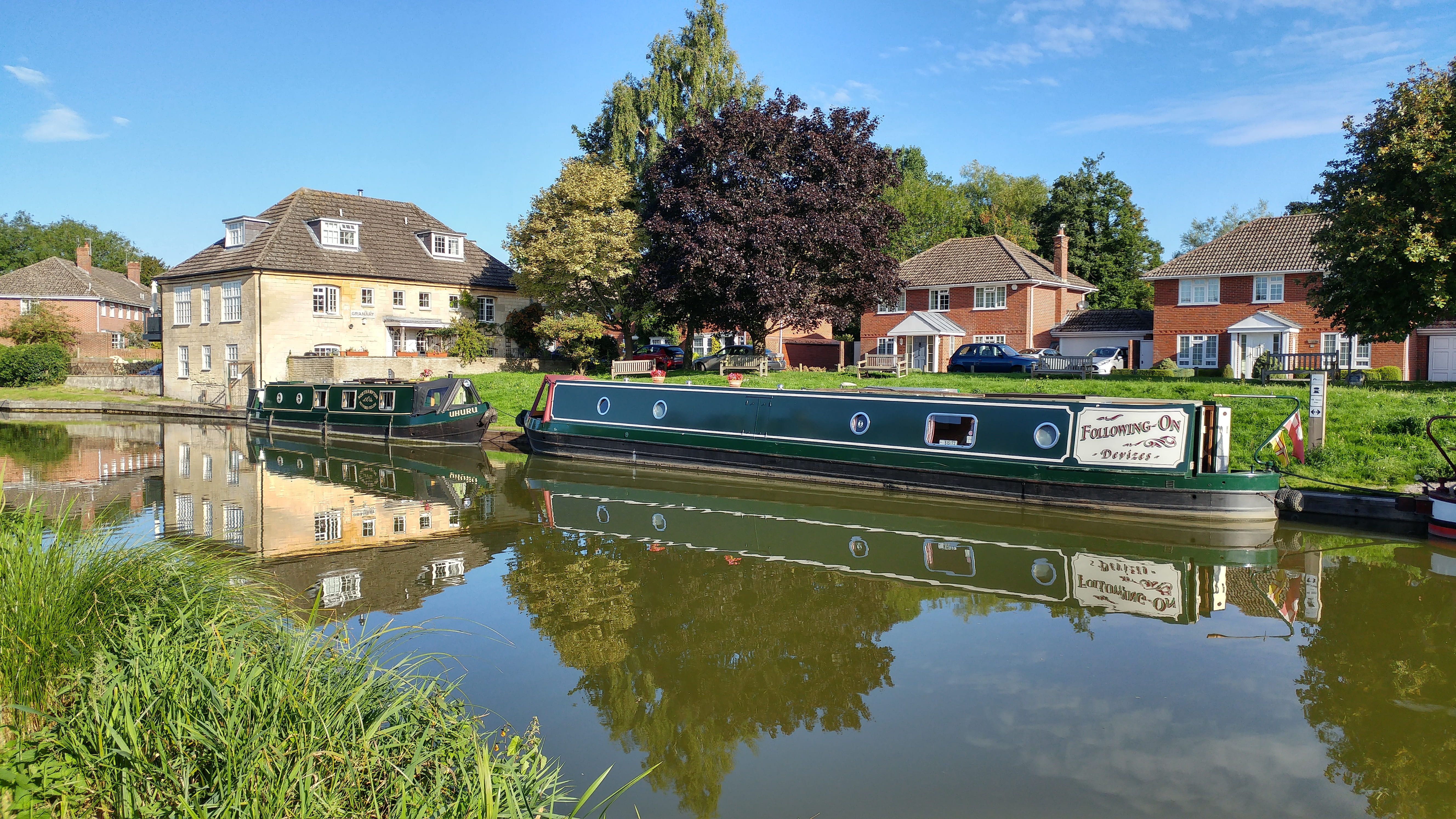 transportation, luxury, nature, england, barge, plant, waterfront, sky, berkshire, hungerford, house, outdoors, narrowboat, reflection, nautical vessel, HD Wallpaper