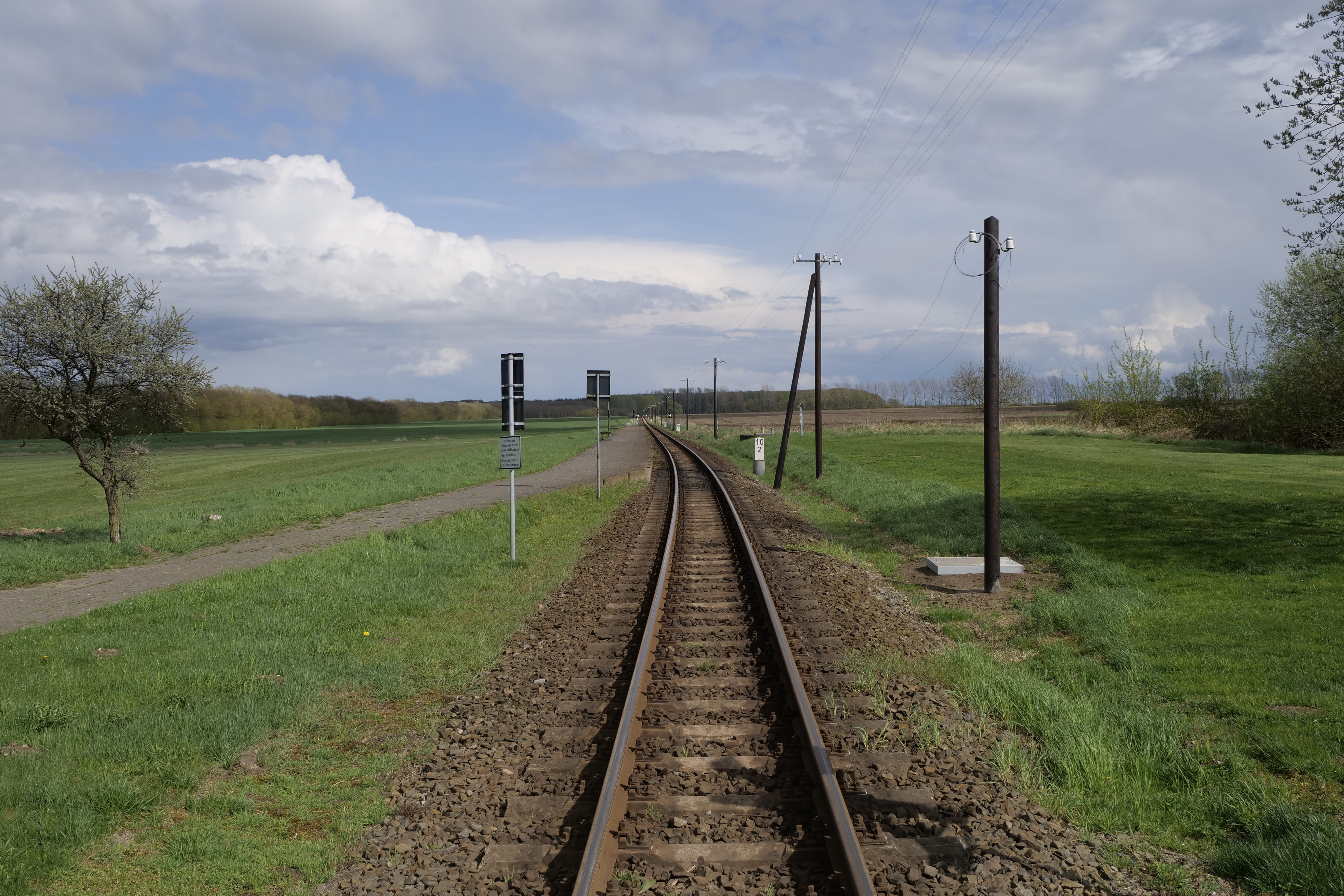 day, railways, outdoors, rail transportation, direction, narrow gauge railway, grass, molli, diminishing perspective, 5K, travel, environment, land, track, HD Wallpaper