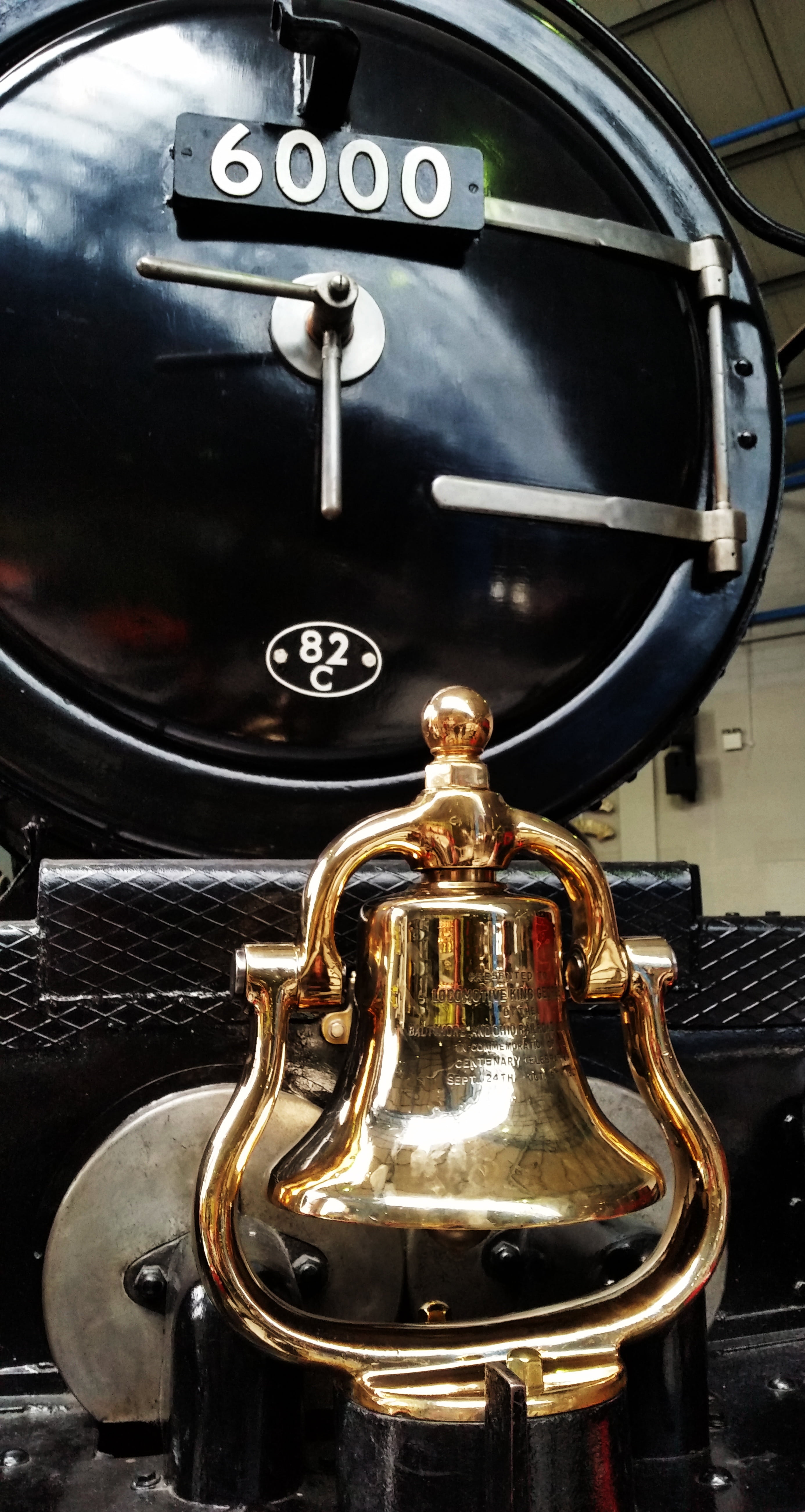 indoors, reflection, 6000, tank, black, steam, 5K, locomotive, representation, focus on foreground, metal, day, brass, male likeness, music, low angle view, Phone HD Wallpaper