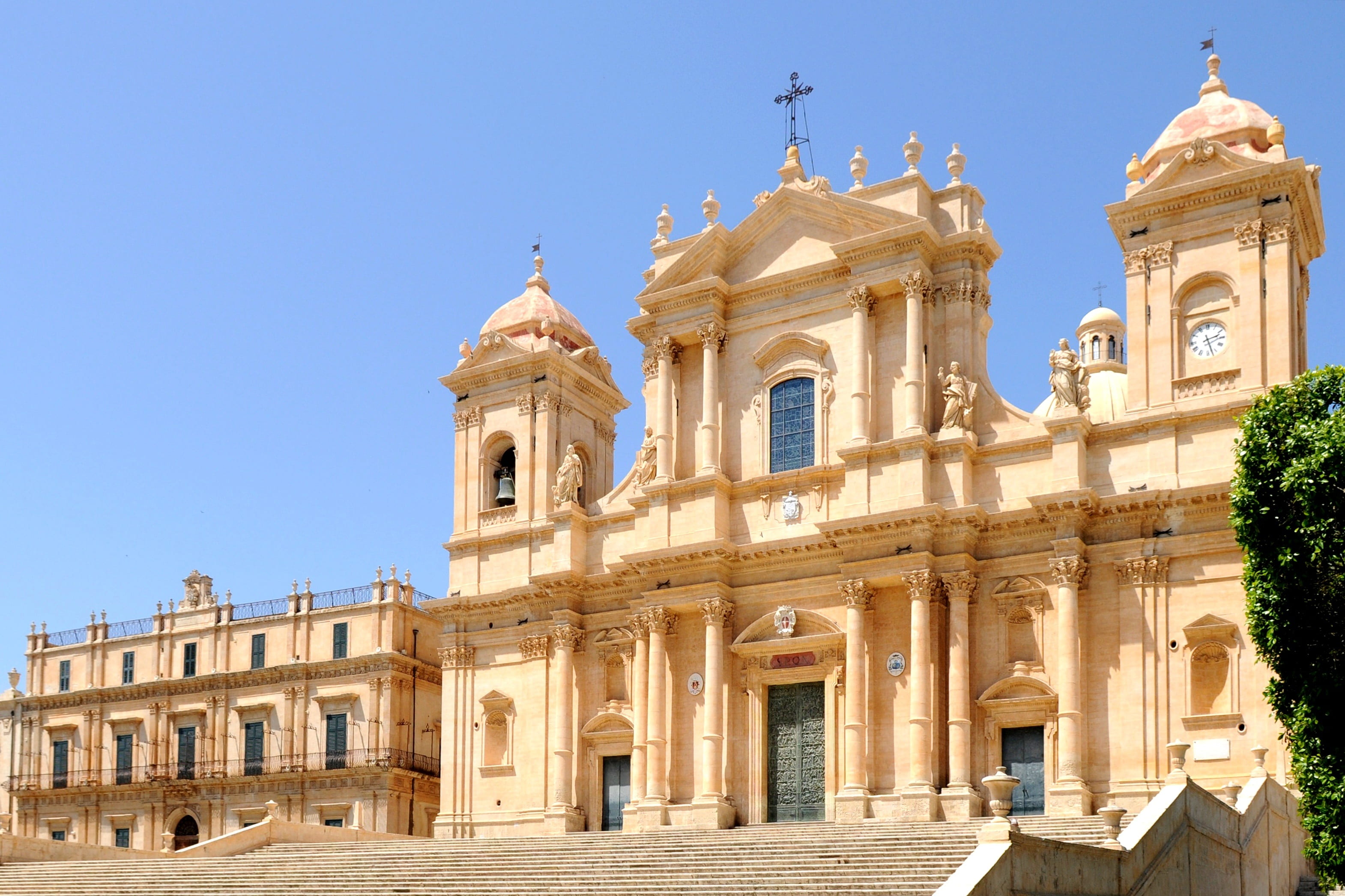 daytime, the past, building exterior, classical style, baroque, tourism, architectural column, travel destinations, noto, built structure, white, religion, HD Wallpaper