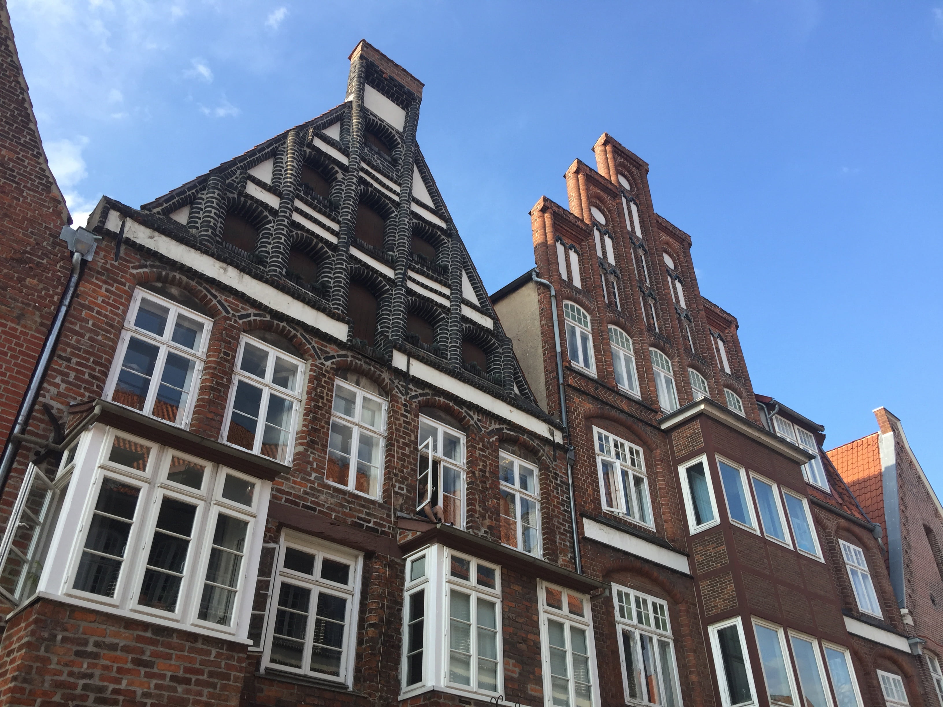 2K, gable, cloud - sky, architecture, homes, the past, building exterior, city, blue, nature, sunlight, history, no people, brick, stadtmitte, sky, apartment, HD Wallpaper
