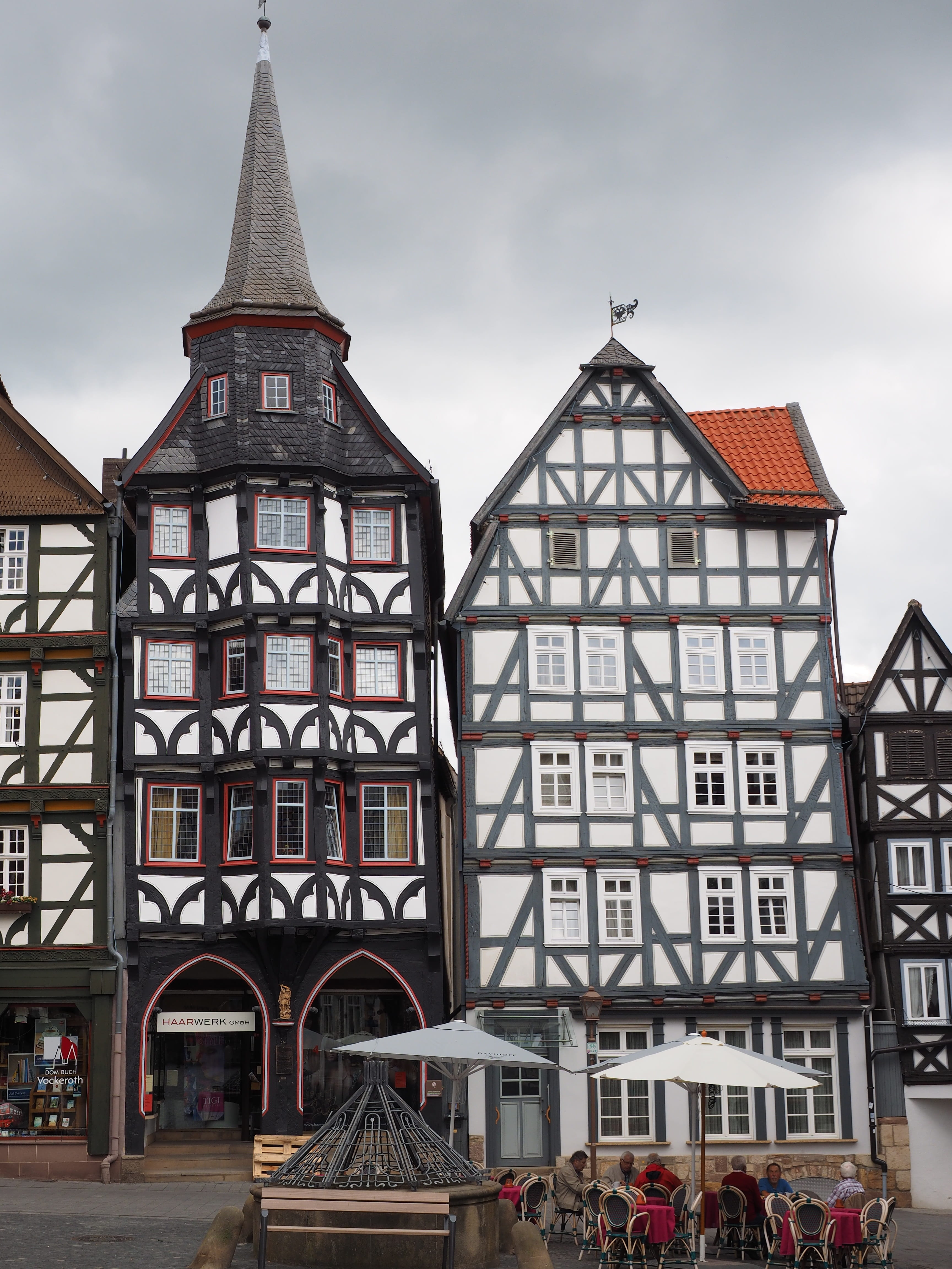incidental people, imperial city, outdoors, large group of people, 4K, building exterior, sky, fachwerkhäuser, small town, downtown, tower, marketplace, Phone HD Wallpaper