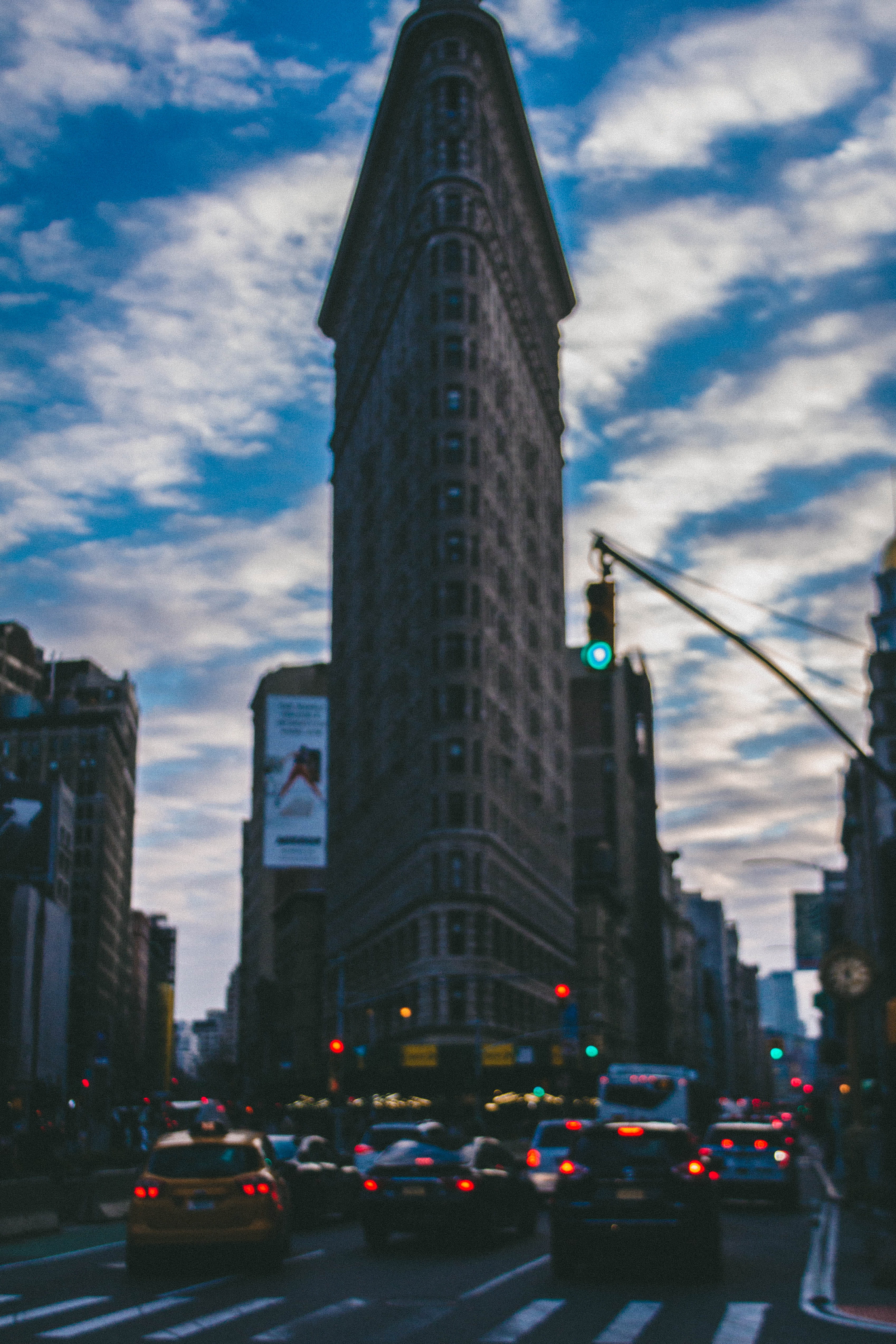 traffic light, city, office building, built structure, motor vehicle, light, office building exterior, ny, automobile, vehicle, transportation, tower, cloud - sky, Phone HD Wallpaper