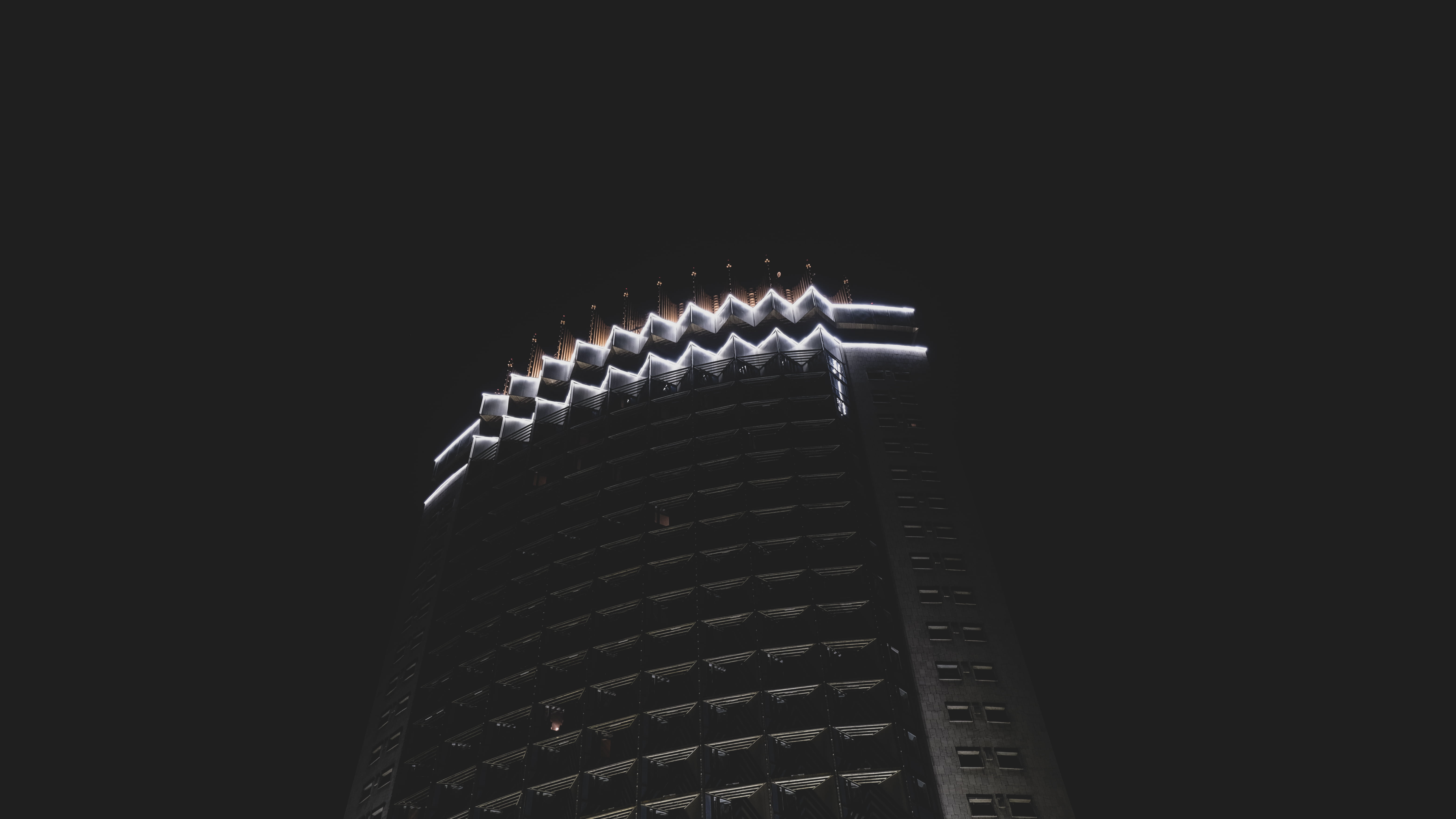 izza, white, building, black, 5K, izzamuzzic, city, noir, HD Wallpaper