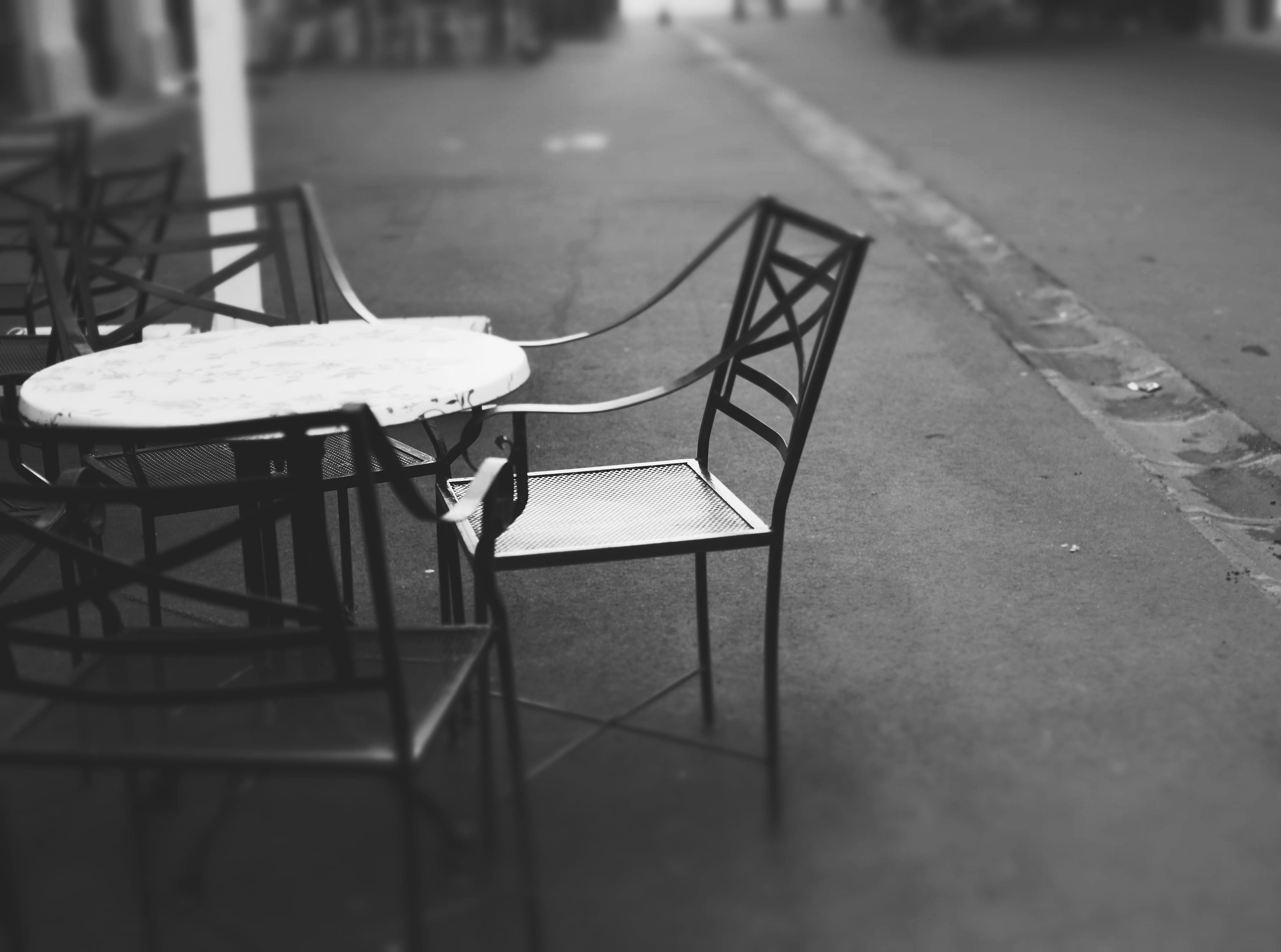 day, seating, monochrome, technology, black and white, grey, empty, selective focus, sidewalk, reflection, cityscape, nature, surface, urban, cafe, chair, HD Wallpaper