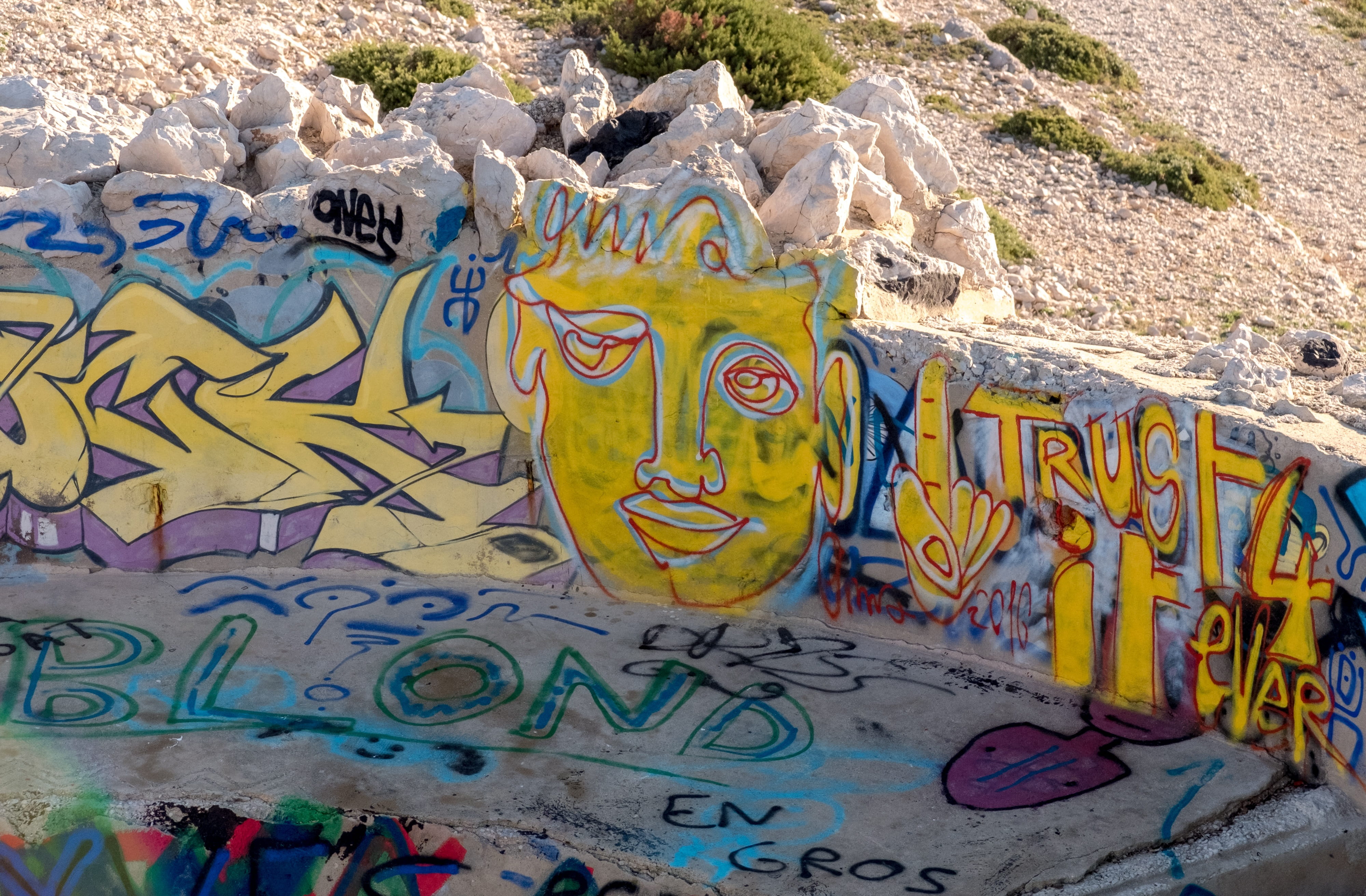 craft, Calanque, 4K, creativity, solid, no people, Graffiti, communication, architecture, multi colored, representation, travel destinations, Marseille, HD Wallpaper