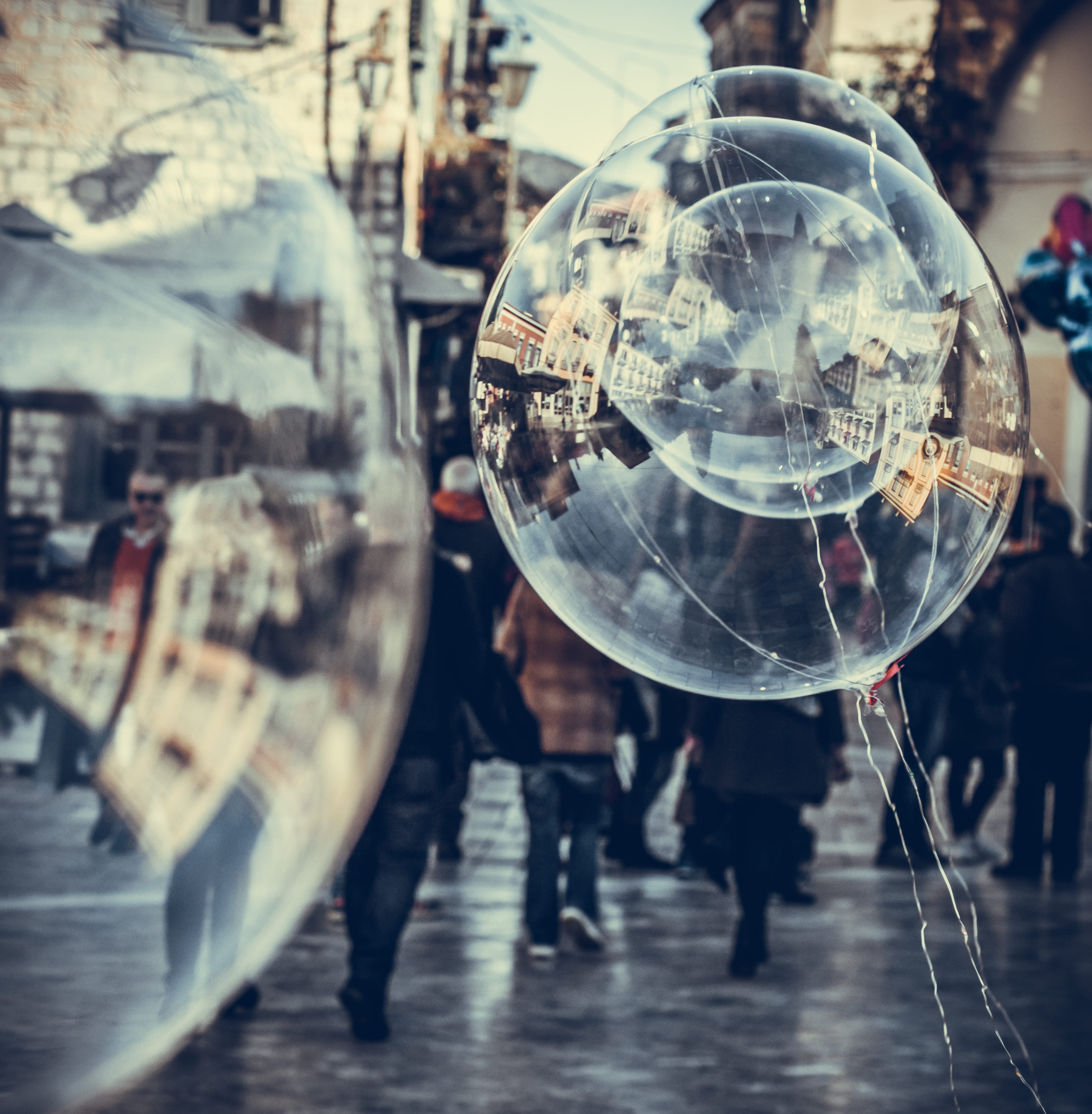 incidental people, travel, streetphotography, real people, outdoors, 2K, built structure, people, rear view, greece, ballon, street, nafplio, building exterior, Phone HD Wallpaper
