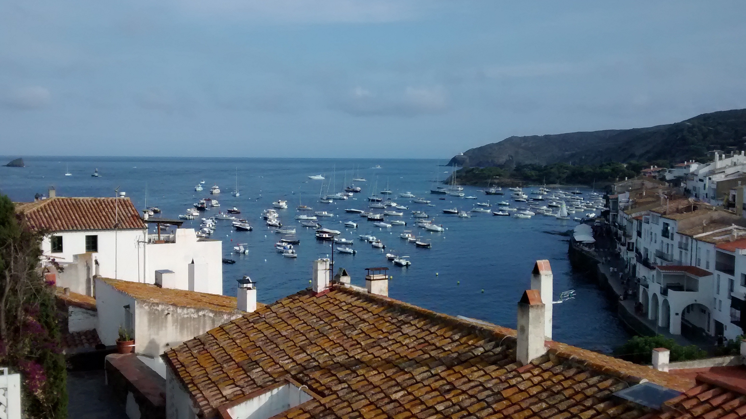 residential district, costa brava, town, architecture, cadaqués, built structure, cloud - sky, roof, water, 2K, bay, building, no people, building exterior, HD Wallpaper