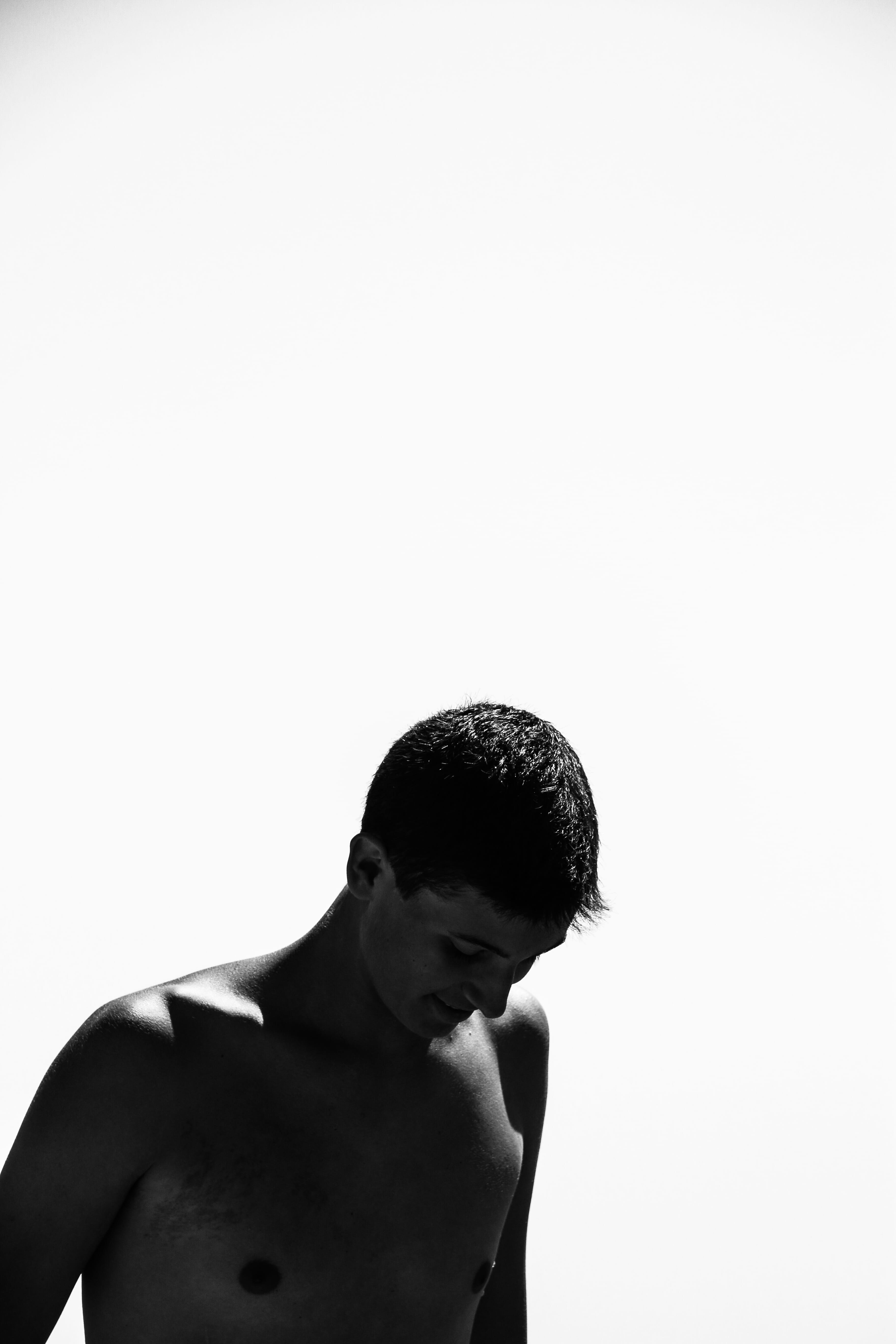 contemplation, catalonia, males, beach, cadaqués, men, roses, male model, leisure activity, studio shot, shirtless, clear sky, beauty, waist up, copy space, Phone HD Wallpaper