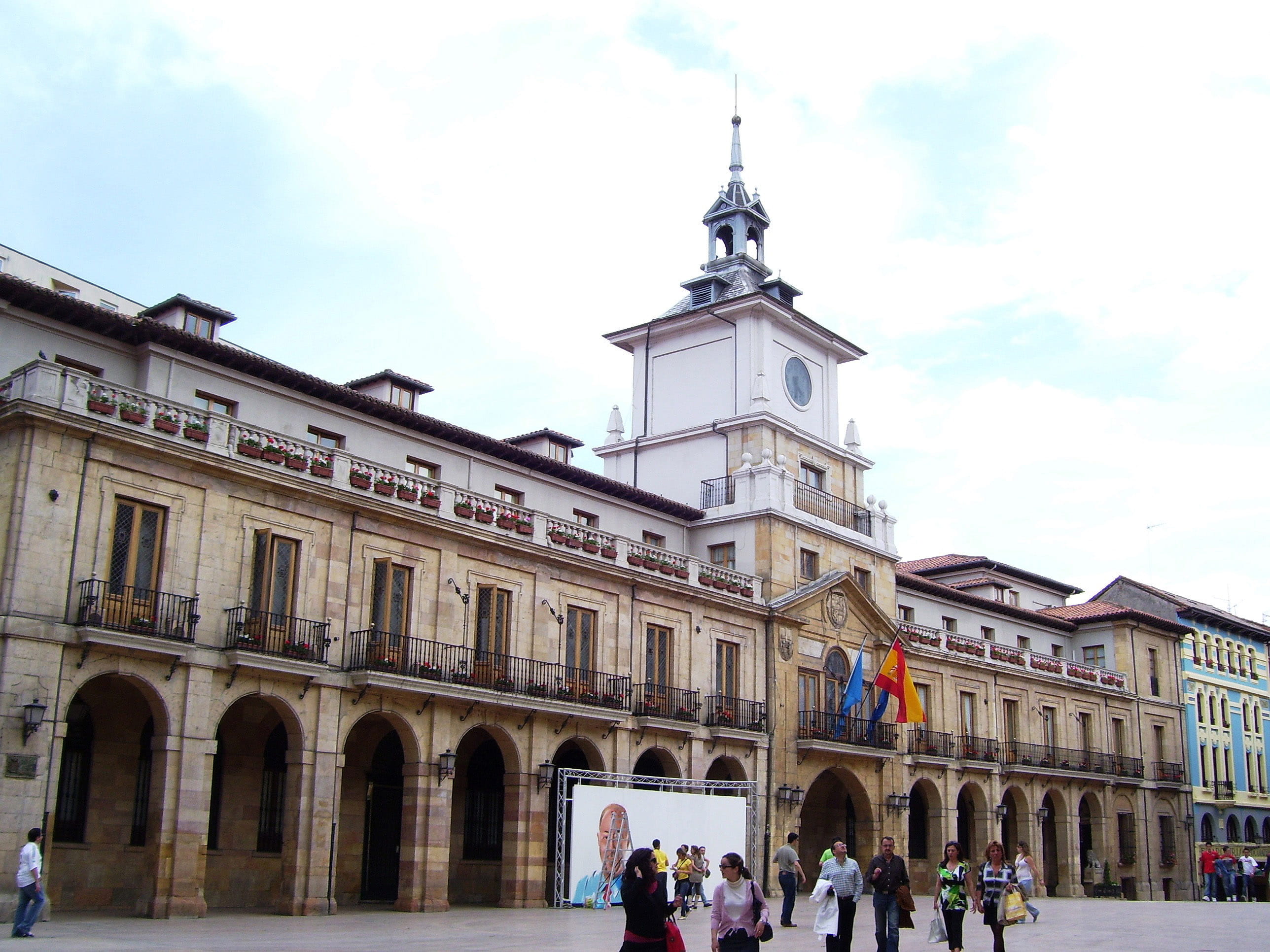 famous Place, photos, crowd, women, history, urban Scene, building, s, government, town Square, sky, day, people, the past, Oviedo, City Hall, Spain, architecture, HD Wallpaper