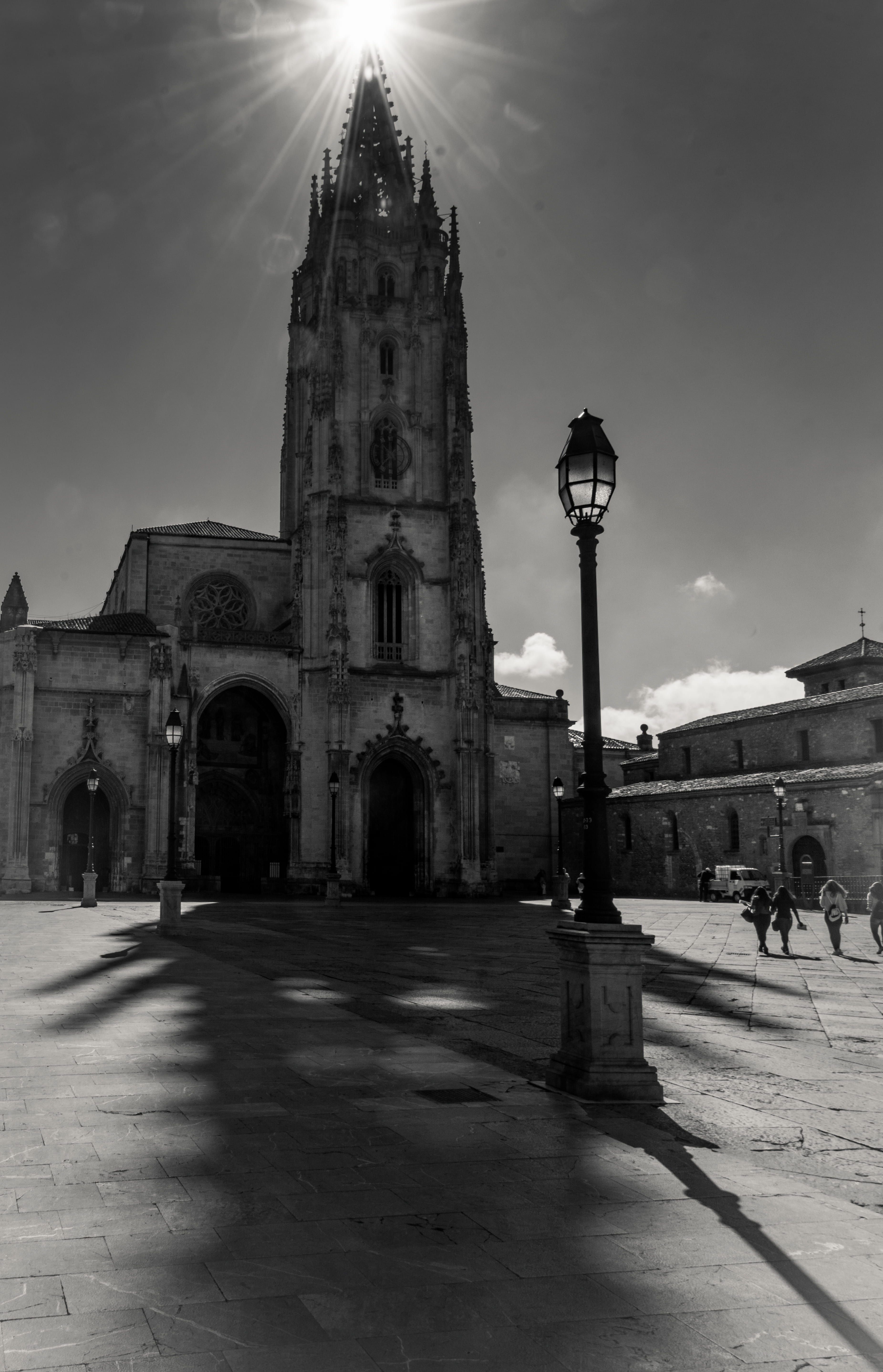 5K, travel, spirituality, belief, tower, architecture, catedral, religion, outdoors, place of worship, travel destinations, incidental people, the past, Phone HD Wallpaper