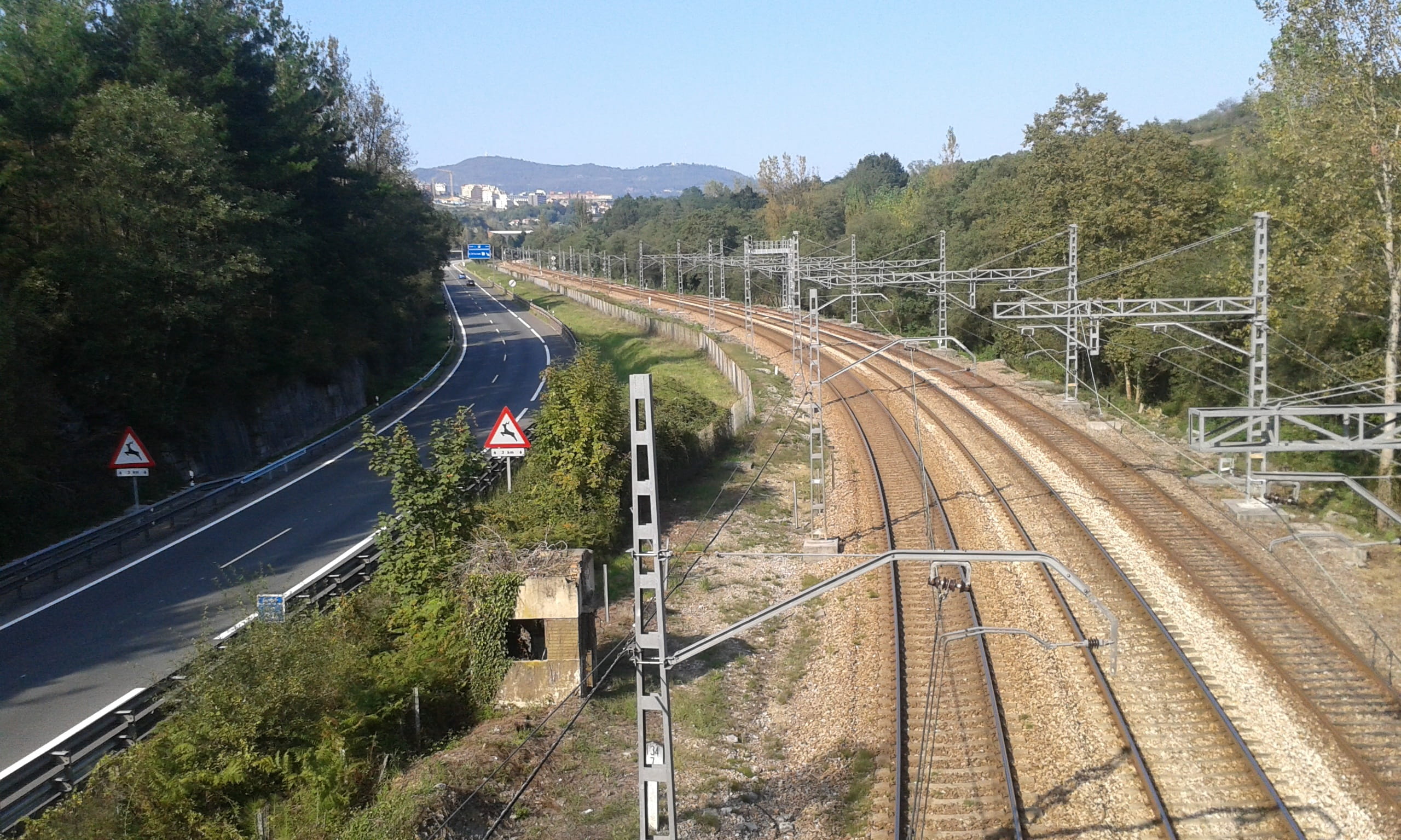 connection, train, land vehicle, road, rail transportation, outdoors, plant, tree, the road, high angle view, oviedo, mode of transportation, lead, no people, HD Wallpaper
