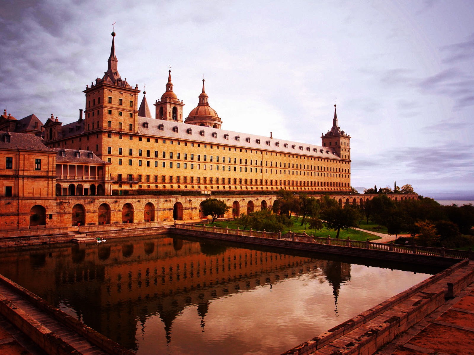 travel, built structure, building exterior, the past, waterfront, architecture, travel destinations, Escorial, sky, water, reflection, building, city, outdoors, HD Wallpaper