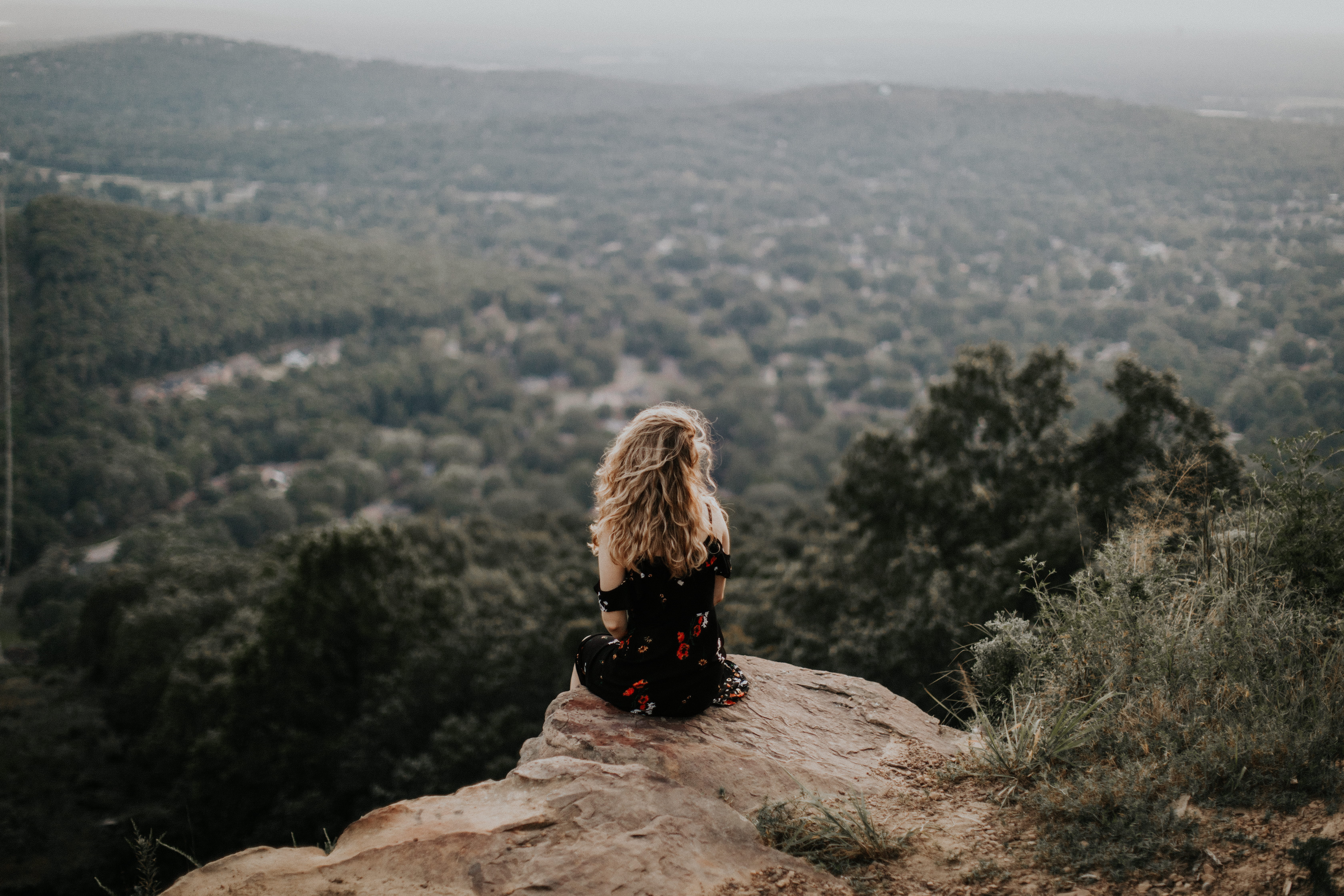seeing, leisure activity, rock, adult, sight, hairstyle, plant, cliff, environment, women, siting, scenics - nature, tree, looking at view, rock - object, HD Wallpaper