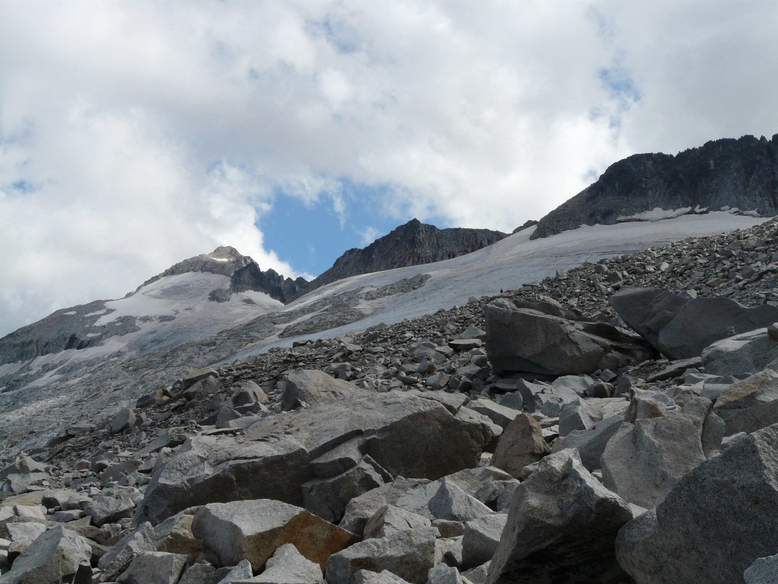beauty in nature, pico de aneto, Aneto, outdoors, non-urban scene, tranquility, glacier, scenics, mountains, mountain peak, Pico, cloud - sky, day, Rock, HD Wallpaper