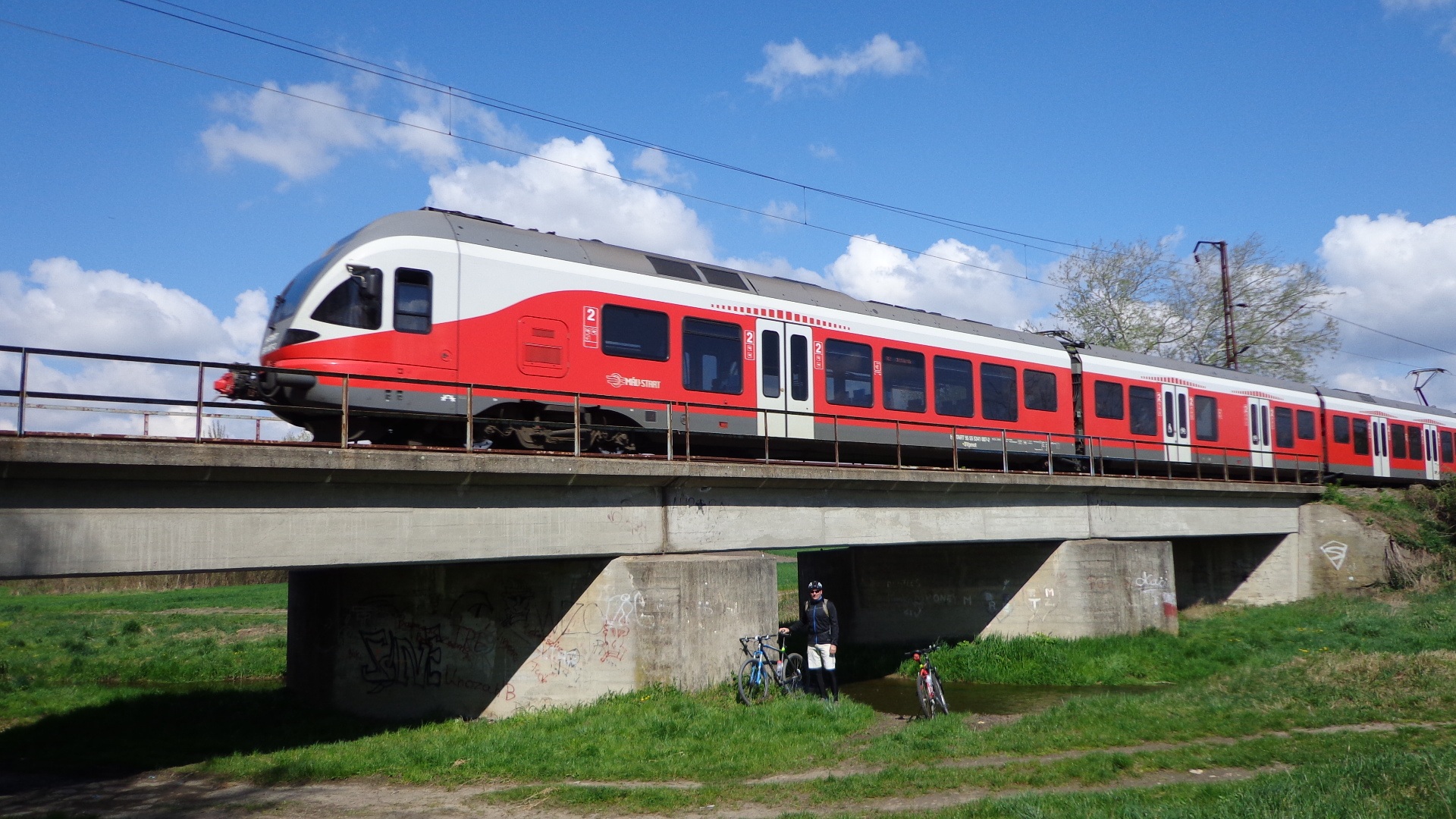 cloud - sky, bridge - man made structure, outdoors, mode of transportation, subway train, dmu, nature, transportation, built structure, connection, land vehicle, HD Wallpaper