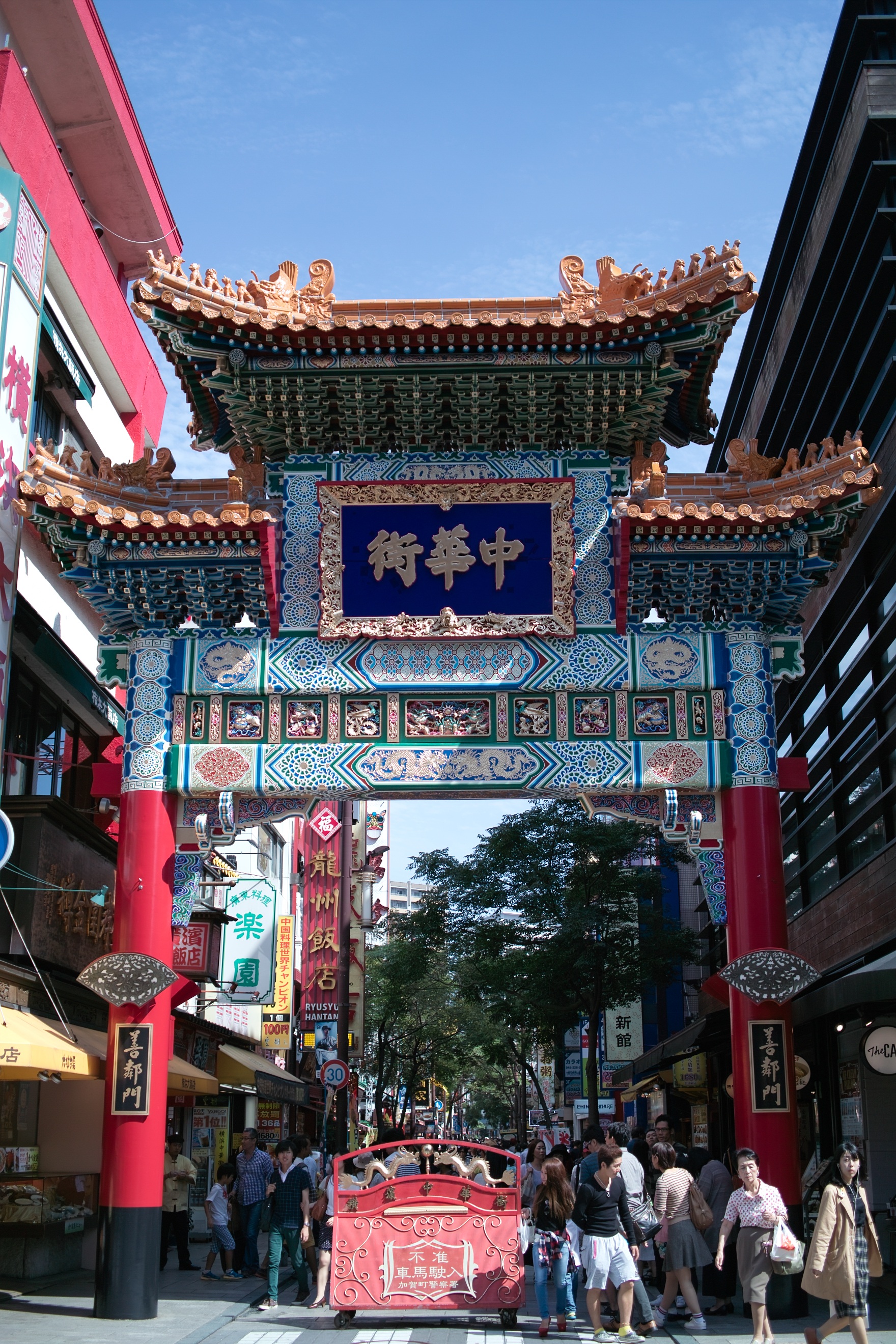 architecture, neighborly gate, yokohama, communication, china town, group of people, place of worship, large group of people, women, nature, building, script, Phone HD Wallpaper