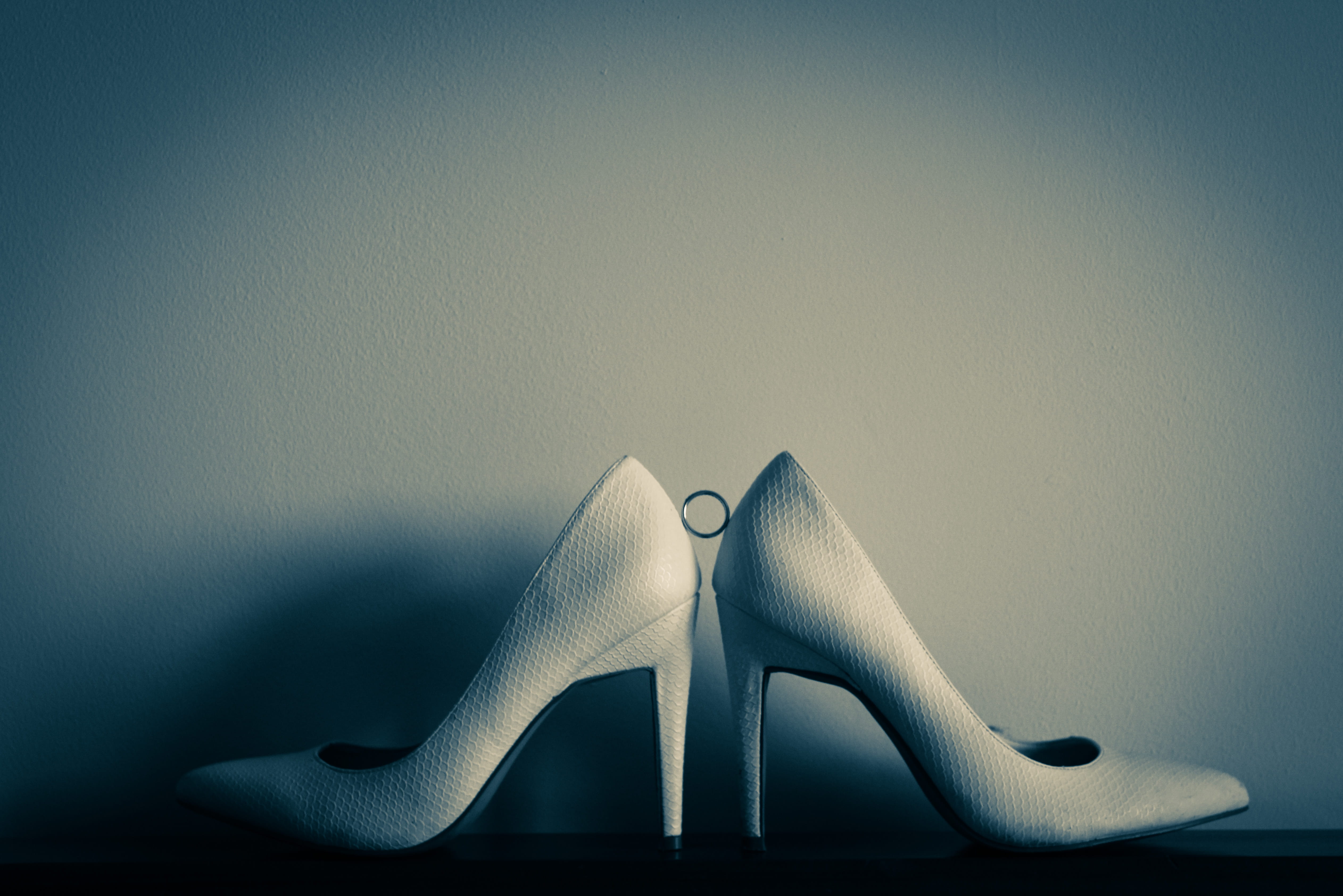 ring, females, balance, weddings, people, white, low section, close-up, wedding photo, stockings, human leg, shoe, vignette, body part, sepia, wedding, HD Wallpaper